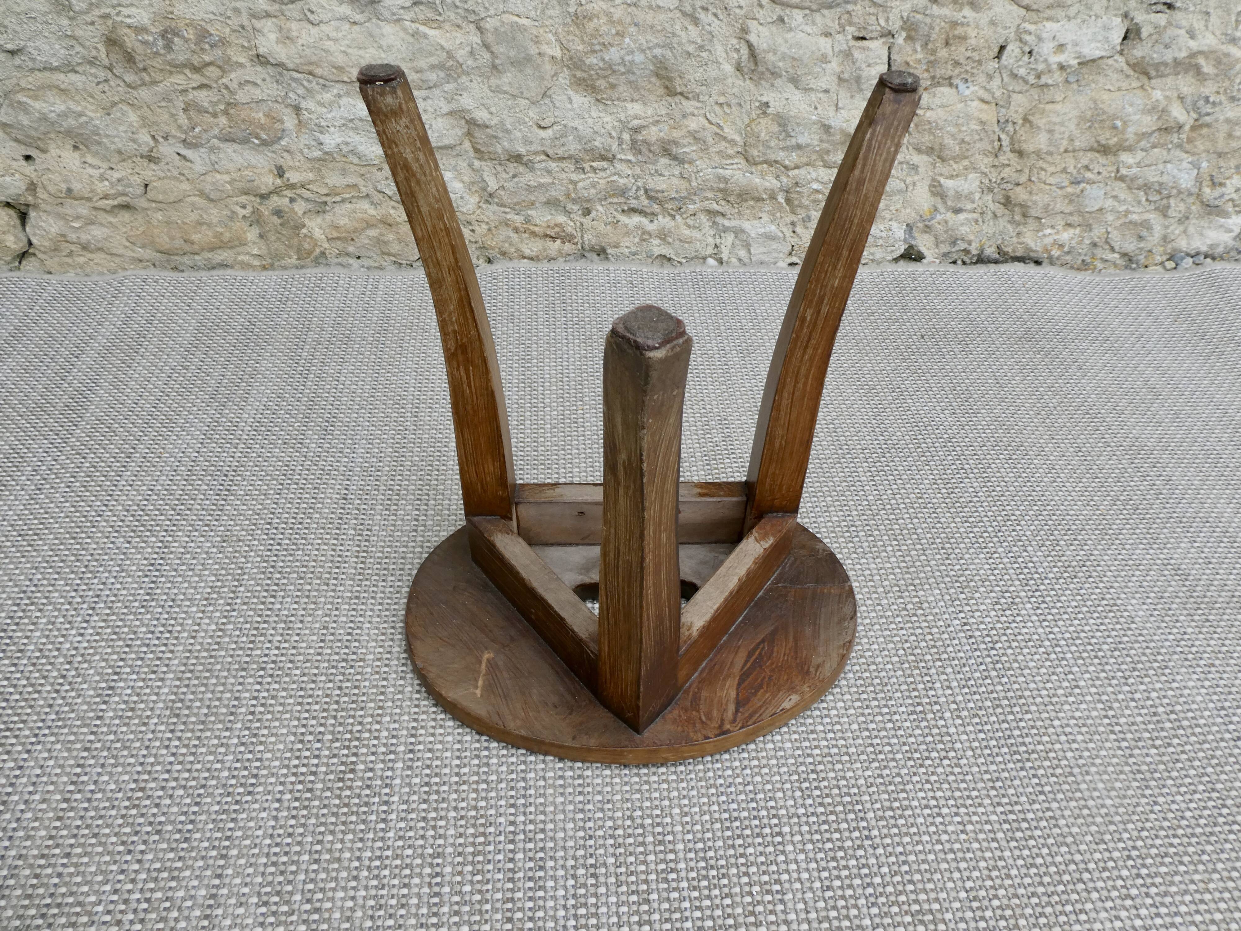 Wooden tripod stool, handle