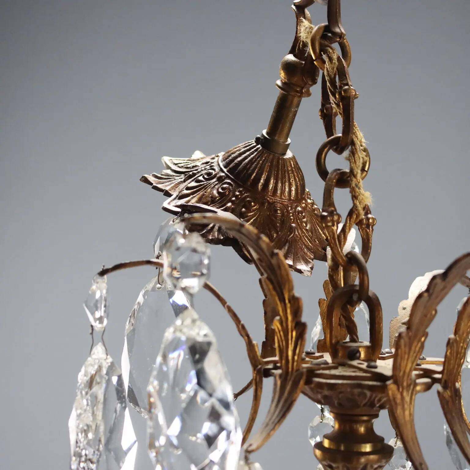 Paire de lustres anciens en bronze doré et verre, 12 lumières, XXe siècle
