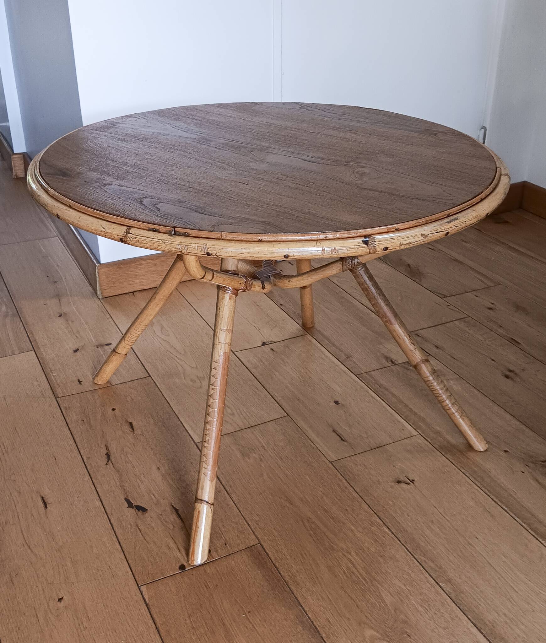 Rattan/bamboo and wood coffee table. Vintage 50s/60s.