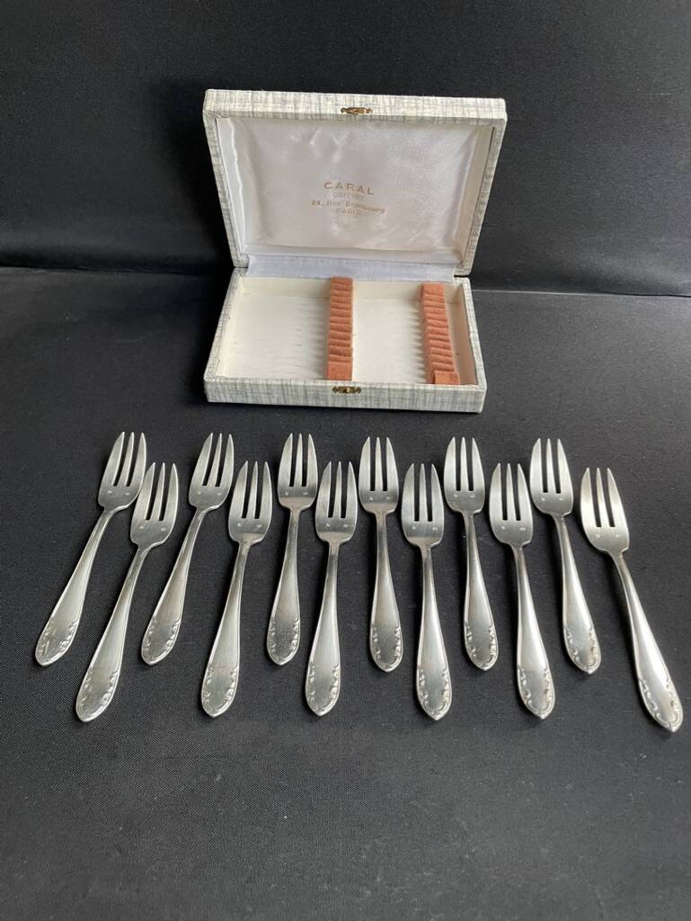 12 Dessert Forks – Goldsmith Paul François Guillaumot