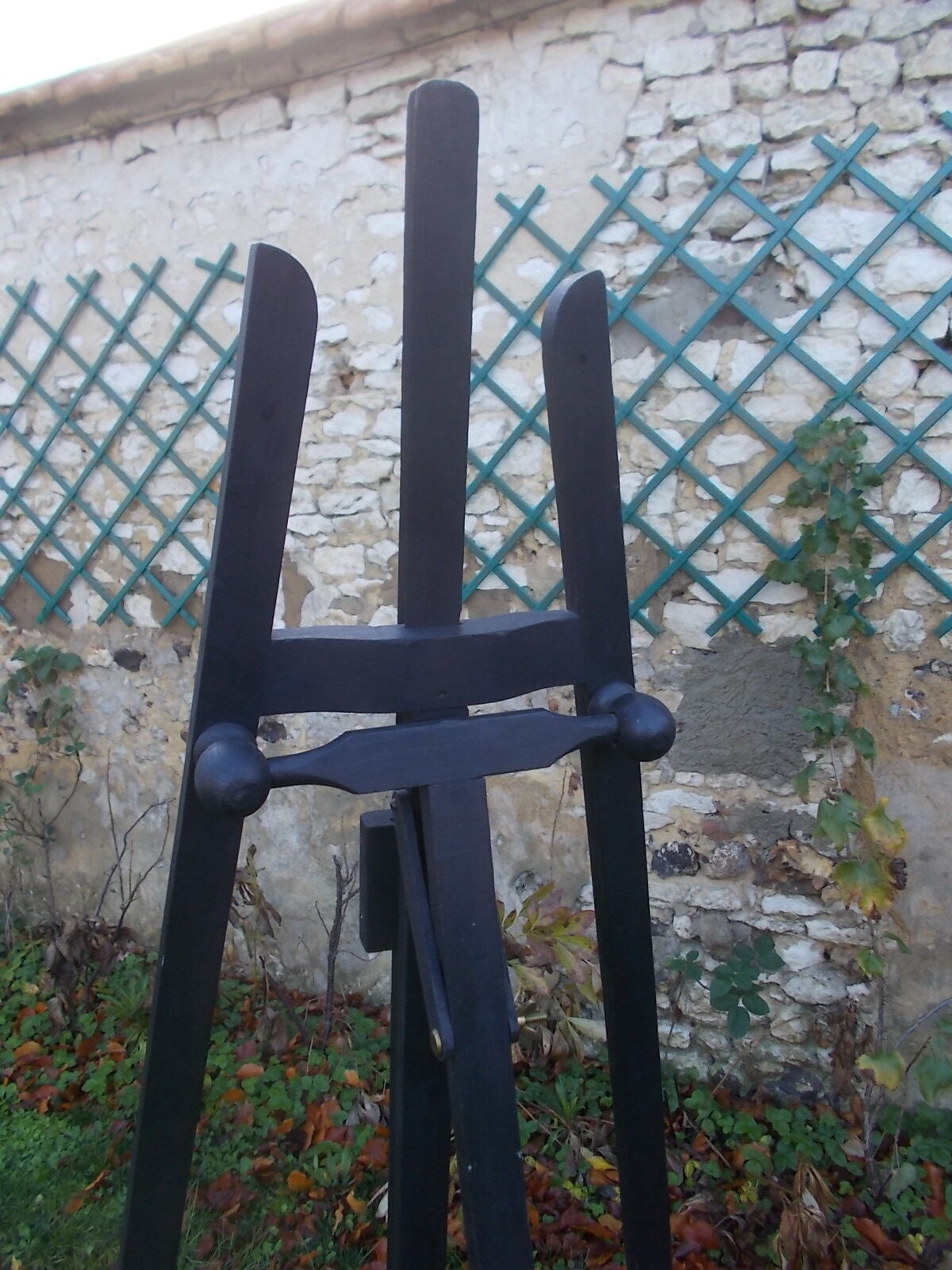 Wooden painter's easel
