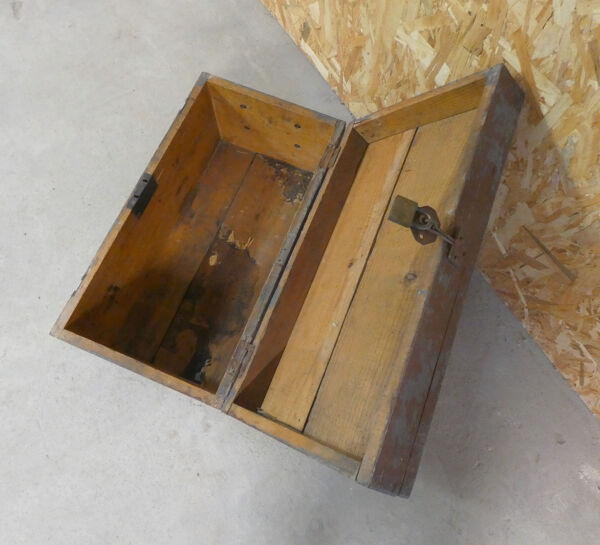 Ancien coffre en bois