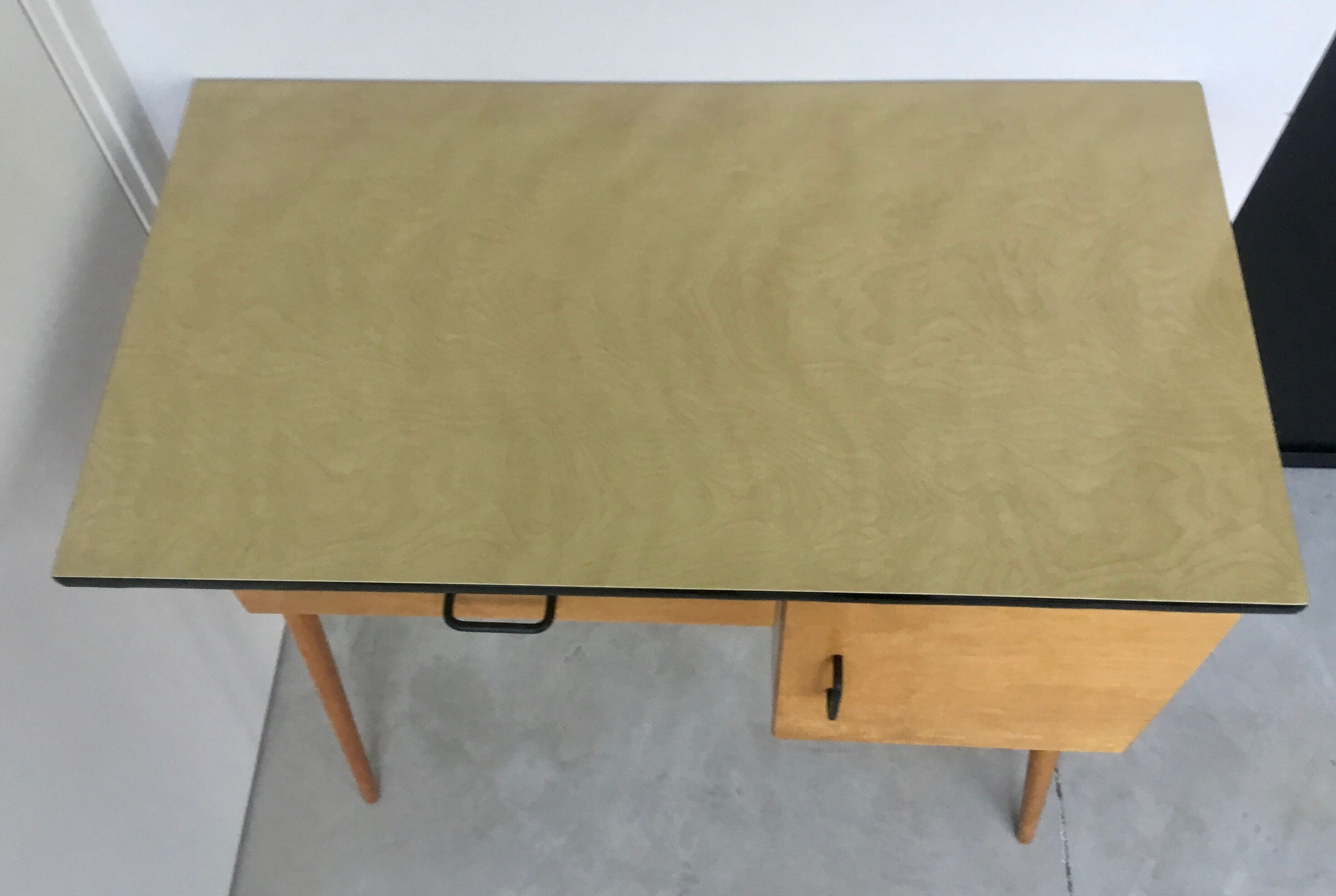 Bureau baumann vintage pieds fuselés - 1960