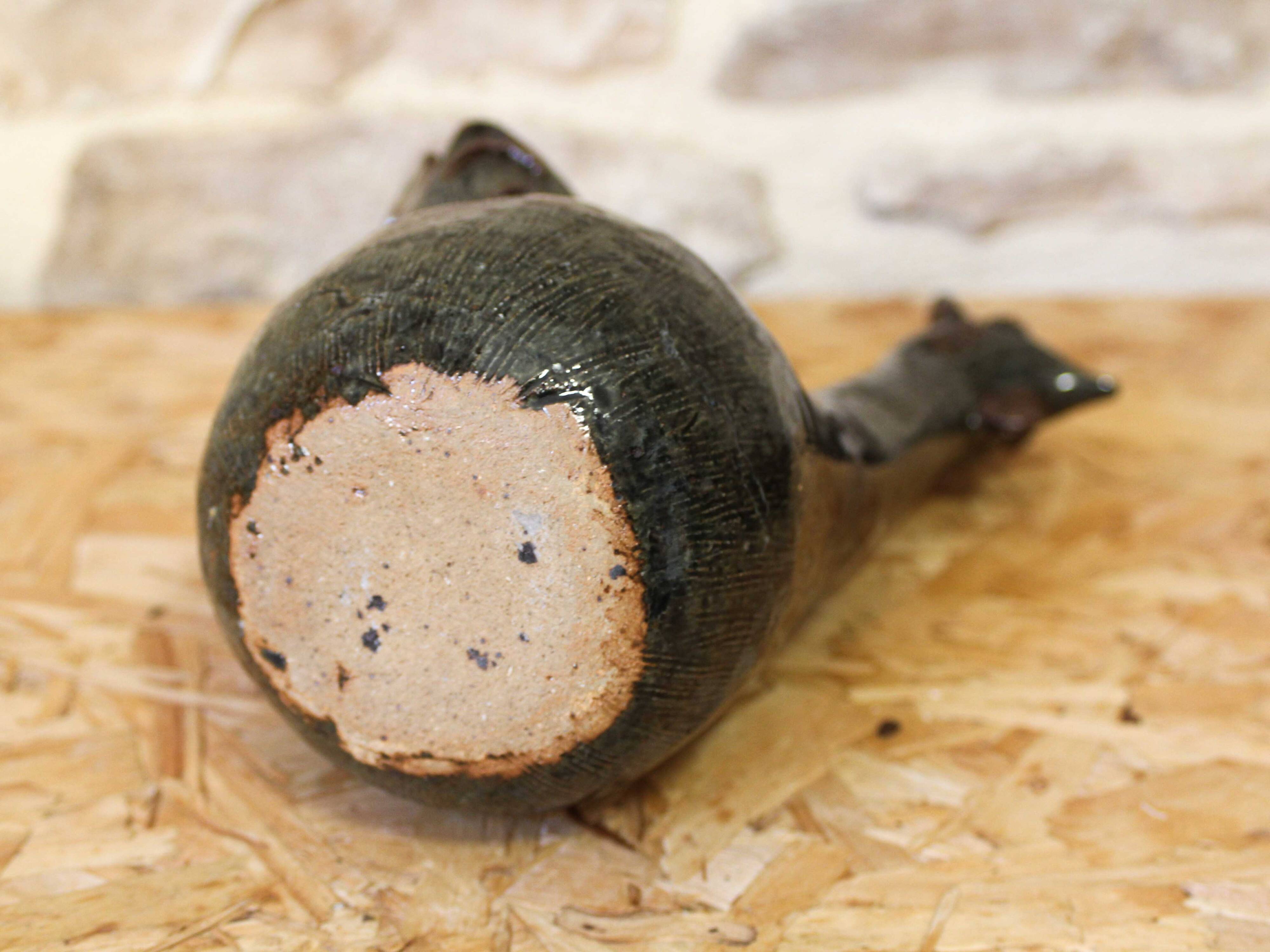 Ceramic vase in the shape of a hen