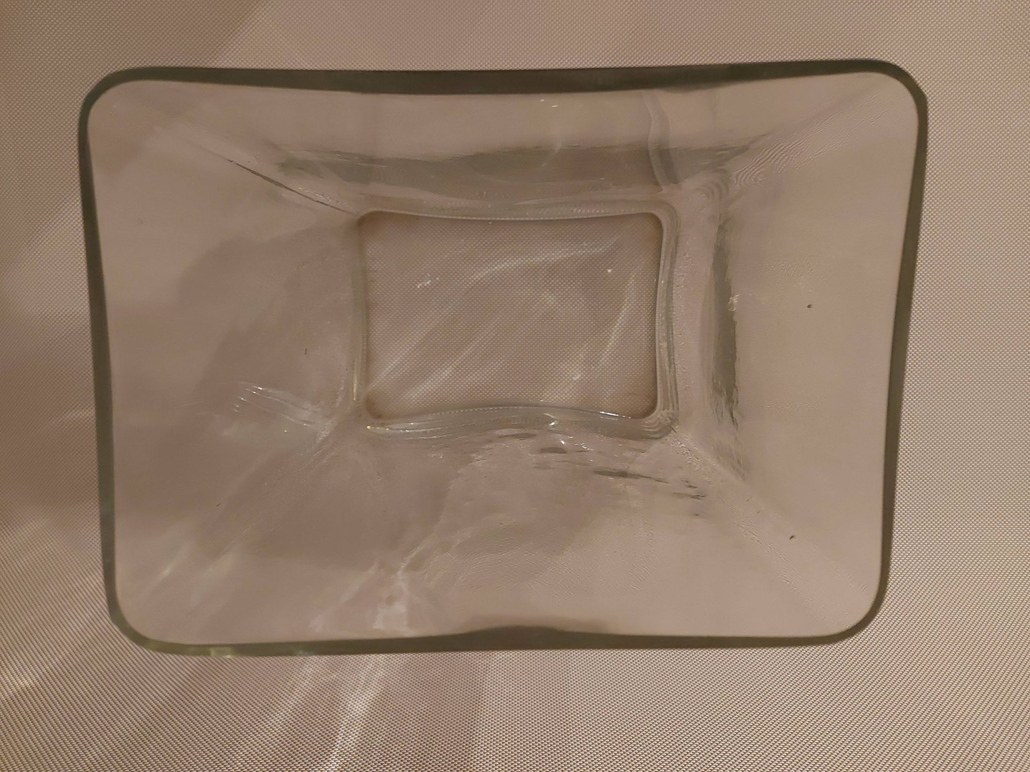 Vase rectangulaire en verre