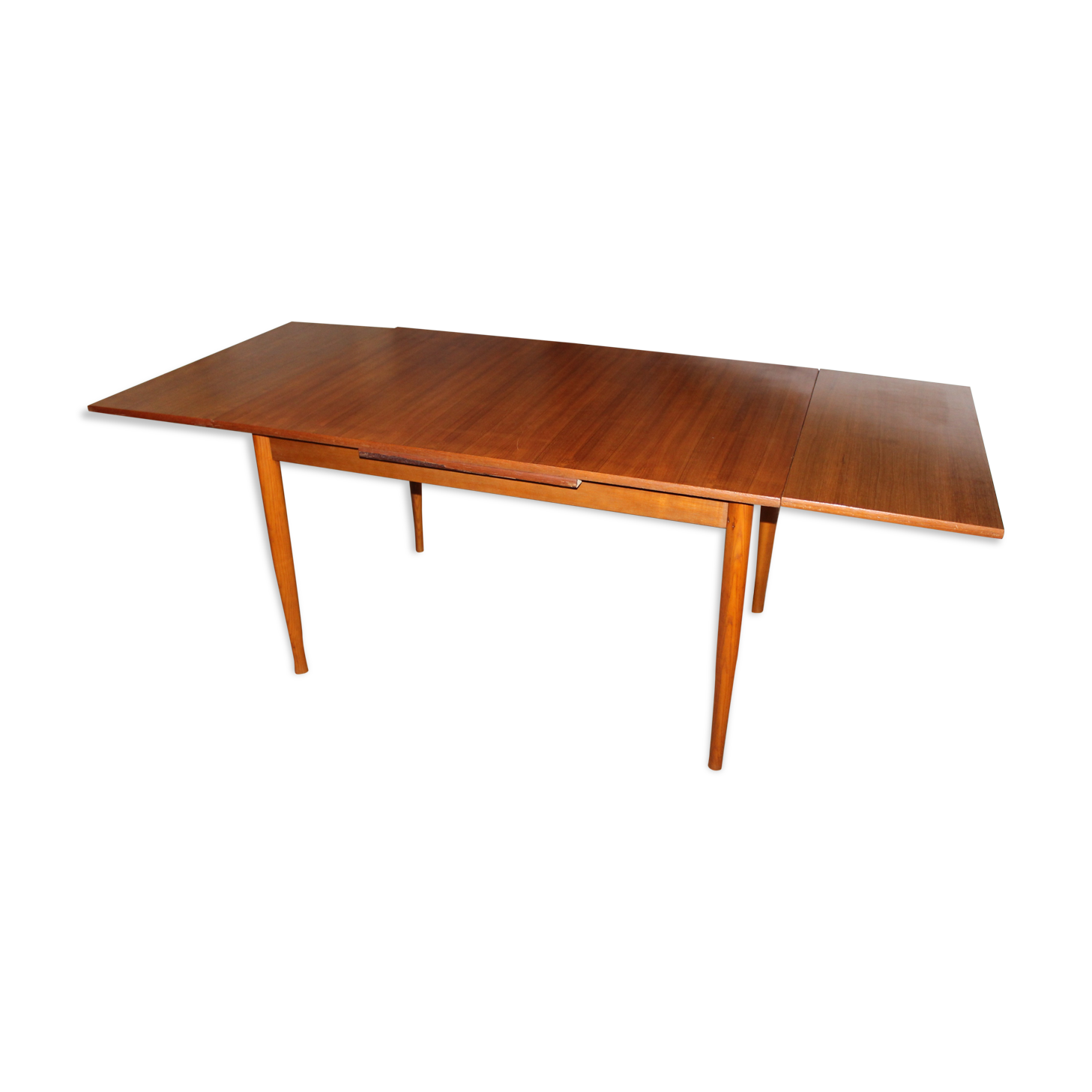 Scandinavian expandable table