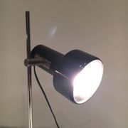 Lampe réglable en métal laqué noir et chrome. Travail français. Vers 1970