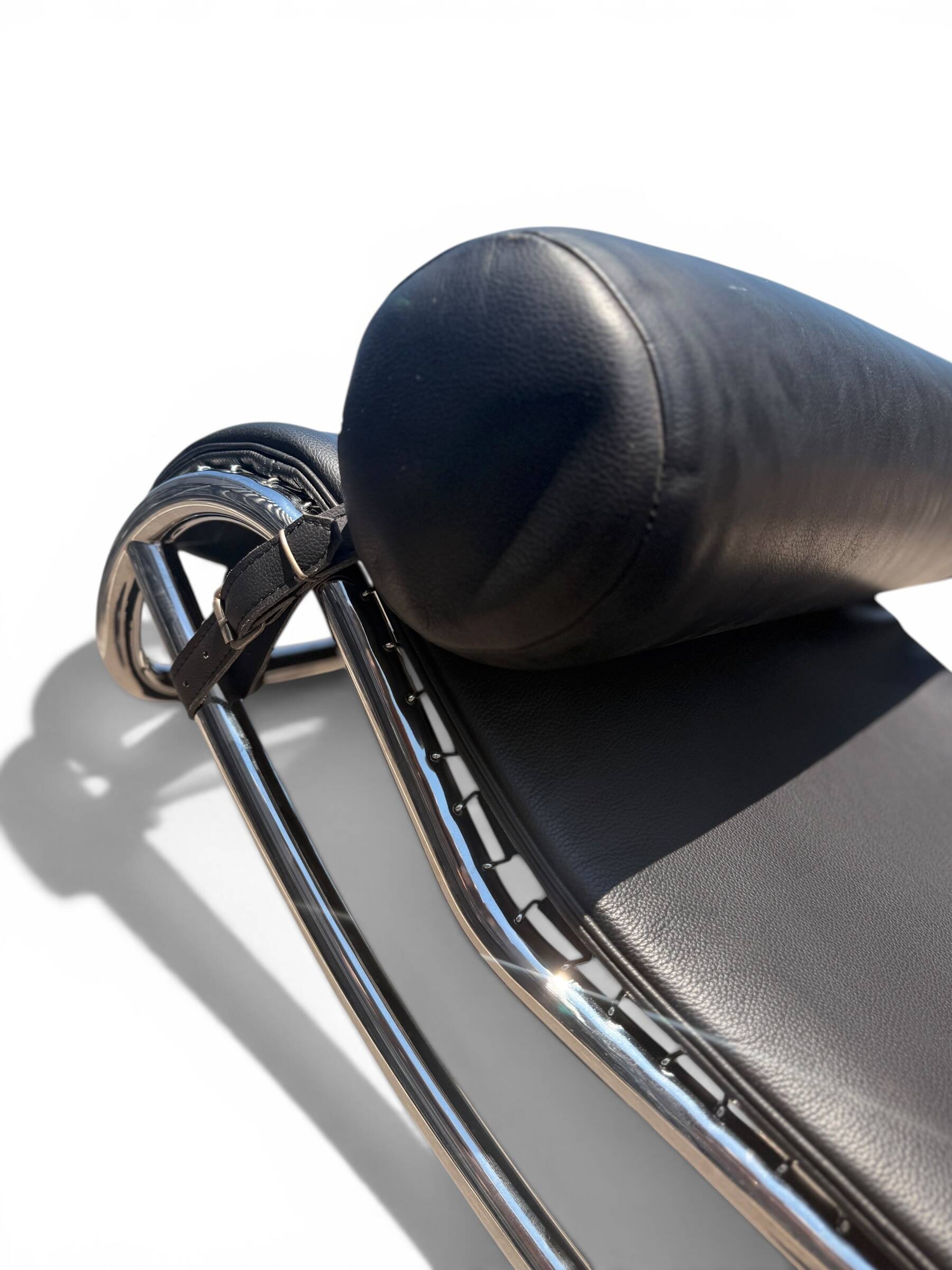 Chaise Longue LC4 Le Corbusier for Cassina — Original Black Leather (No. 114715)