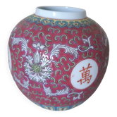 Chinese vase with multicoloured decoration in Chinese porcelain.