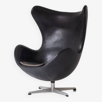 Early ‘Egg’ armchair designed by Arne Jacobsen for Fritz Hansen, Denmark 1958.