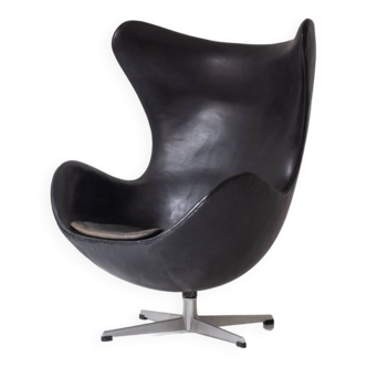 Premier fauteuil « Egg » conçu par Arne Jacobsen pour Fritz Hansen, Danemark 1958.