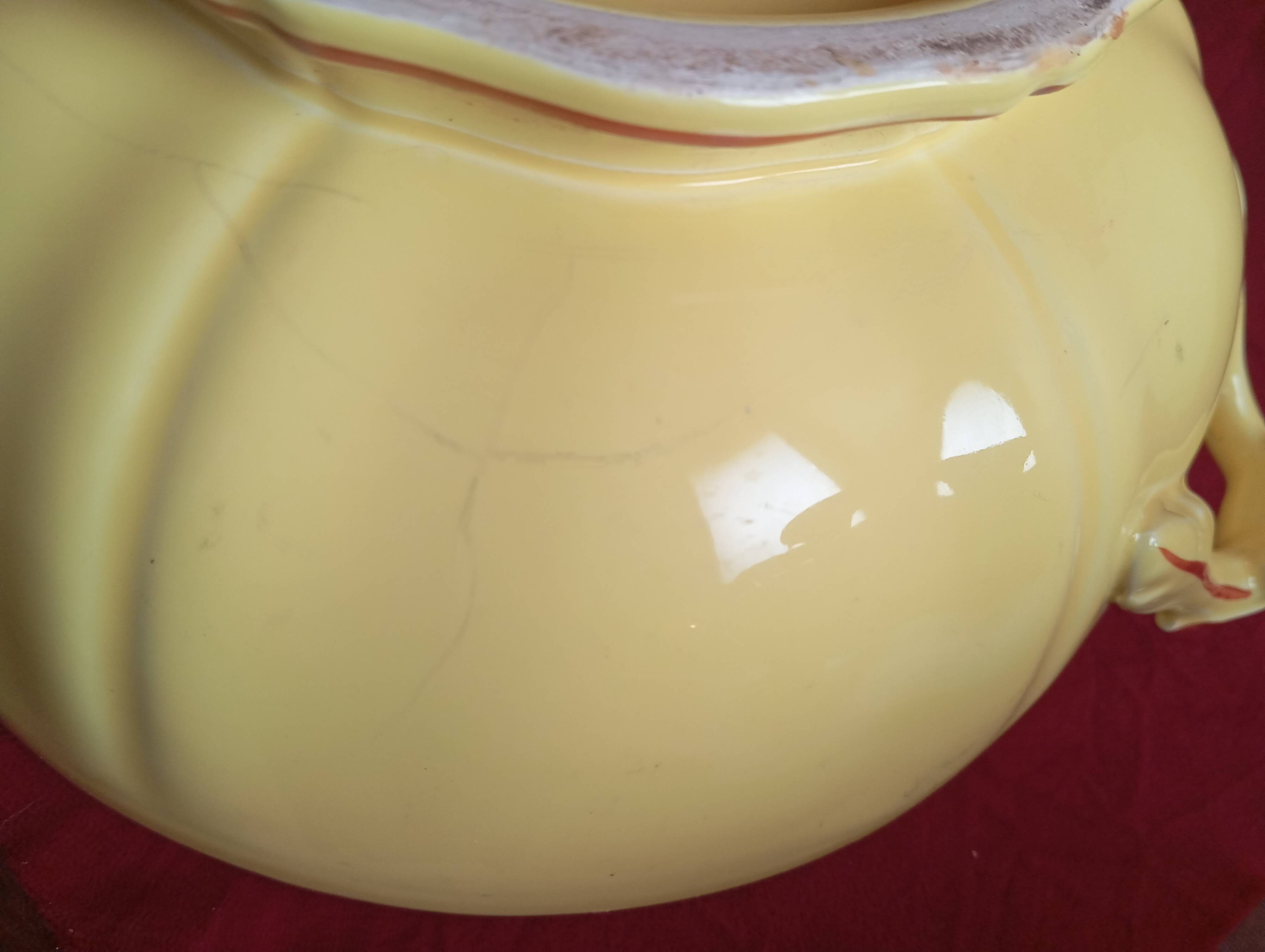 YELLOW "VINTAGE" POTTERY SOUP TUREEN