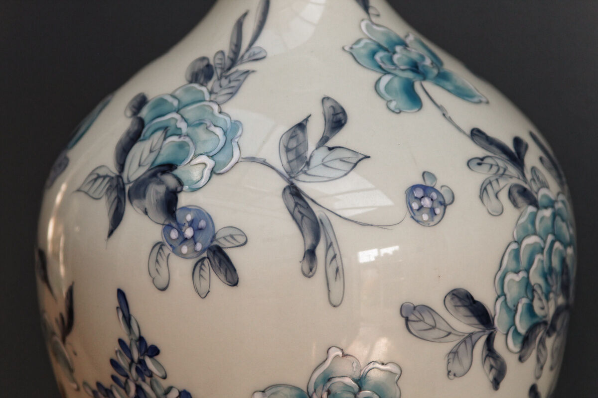 Porcelain lamp foot