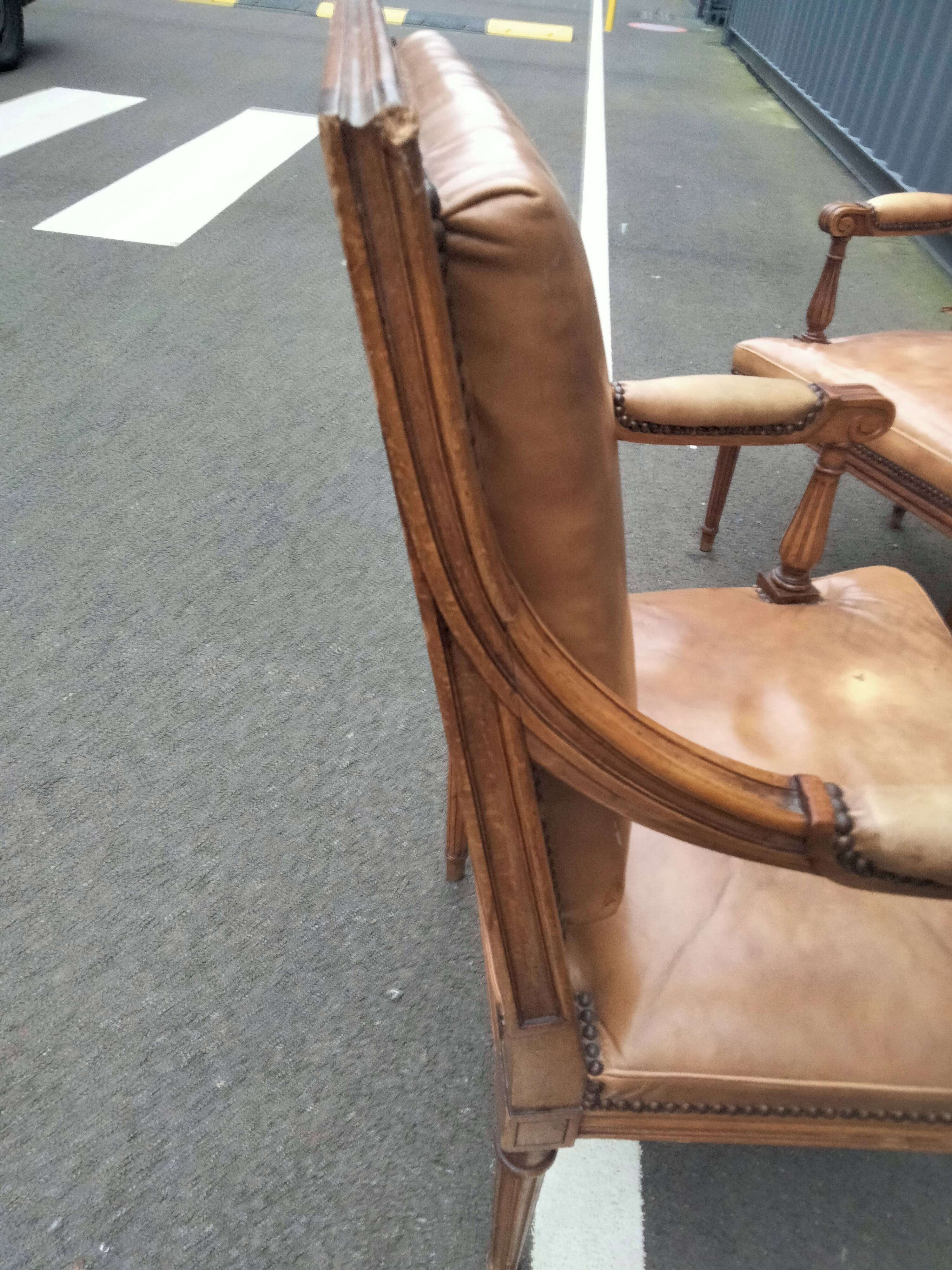 Paire de fauteuils anciens style Louis XVl