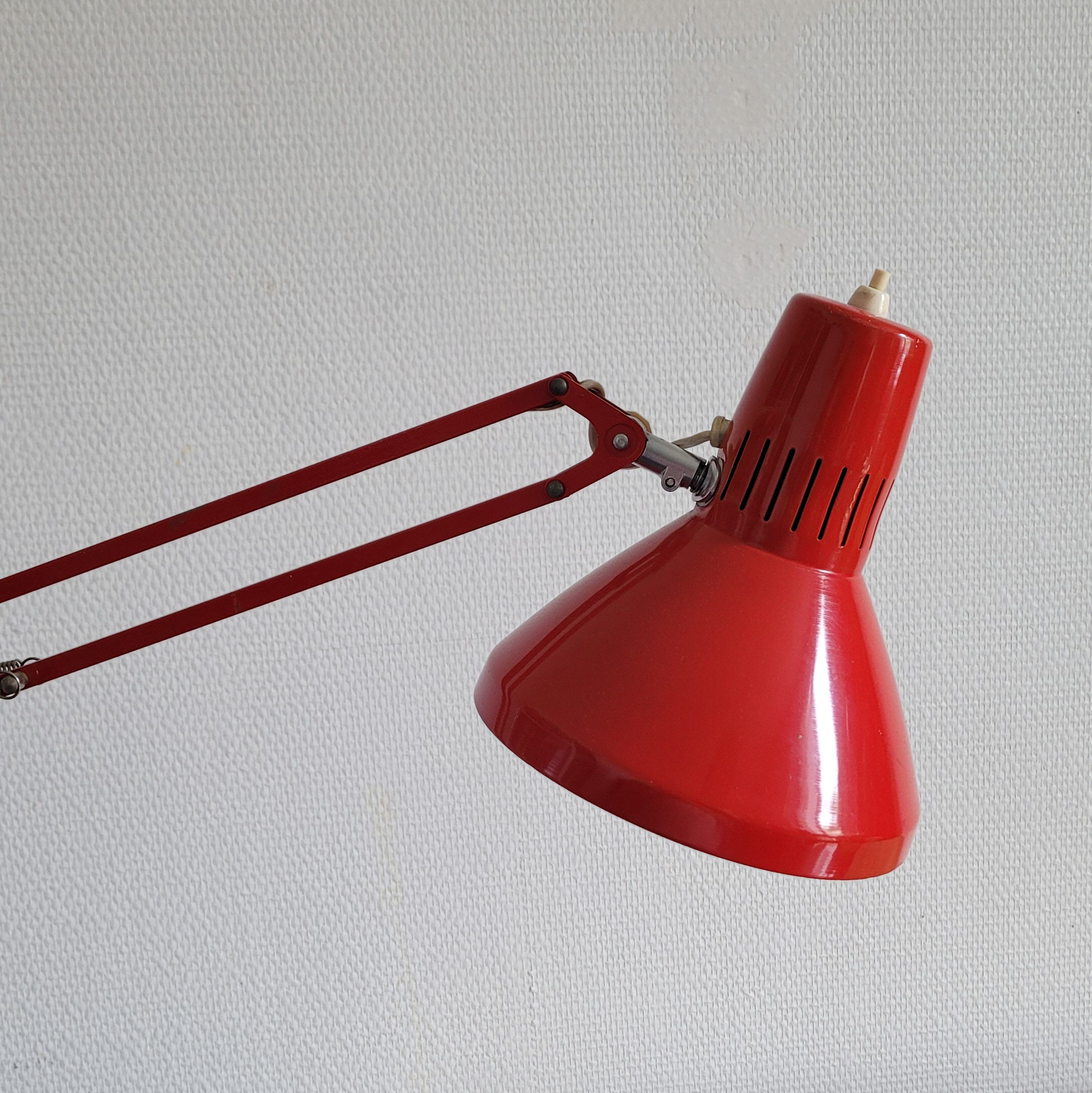 Ledu red architect lamp