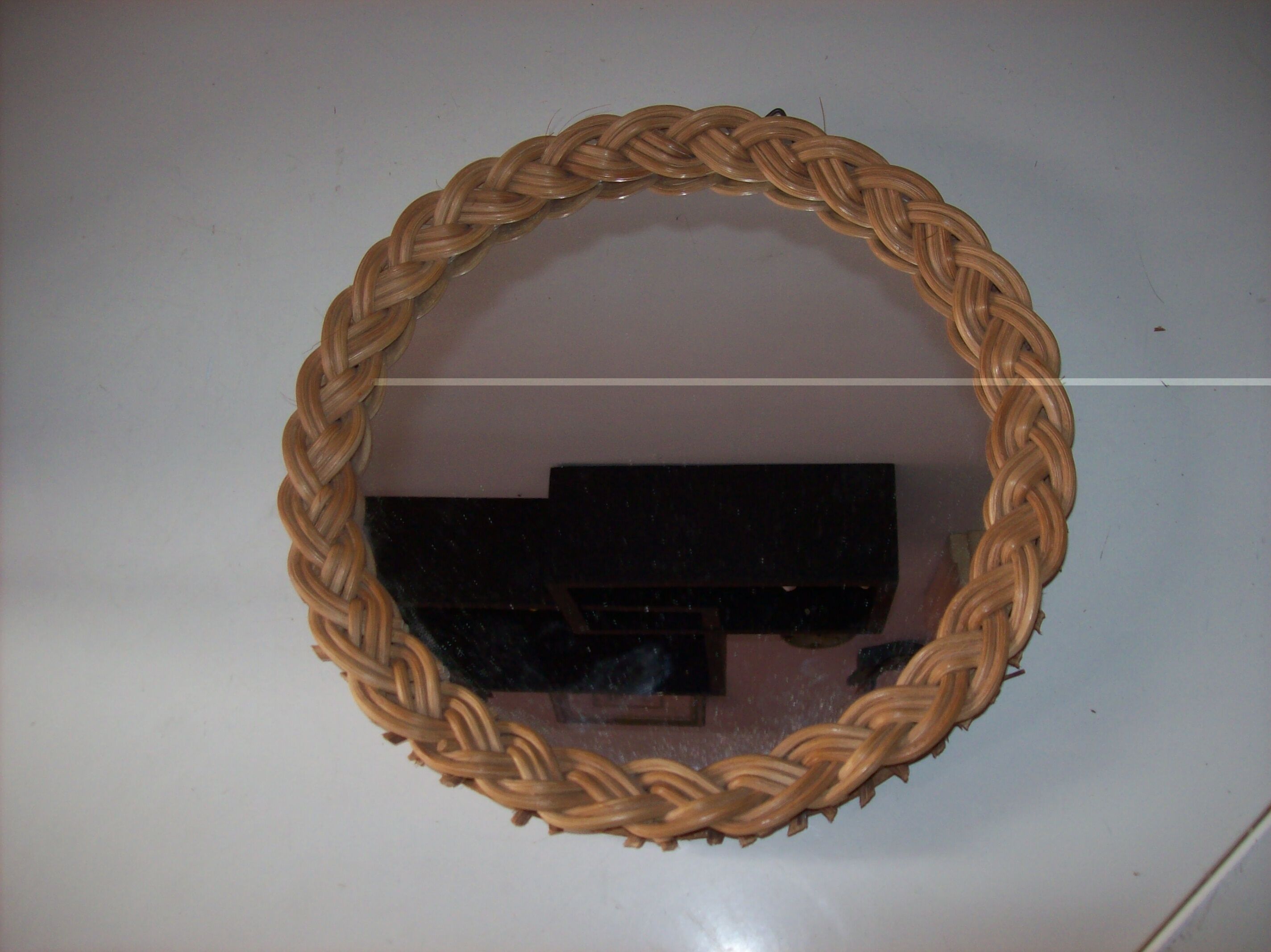 Wicker mirror in its juice