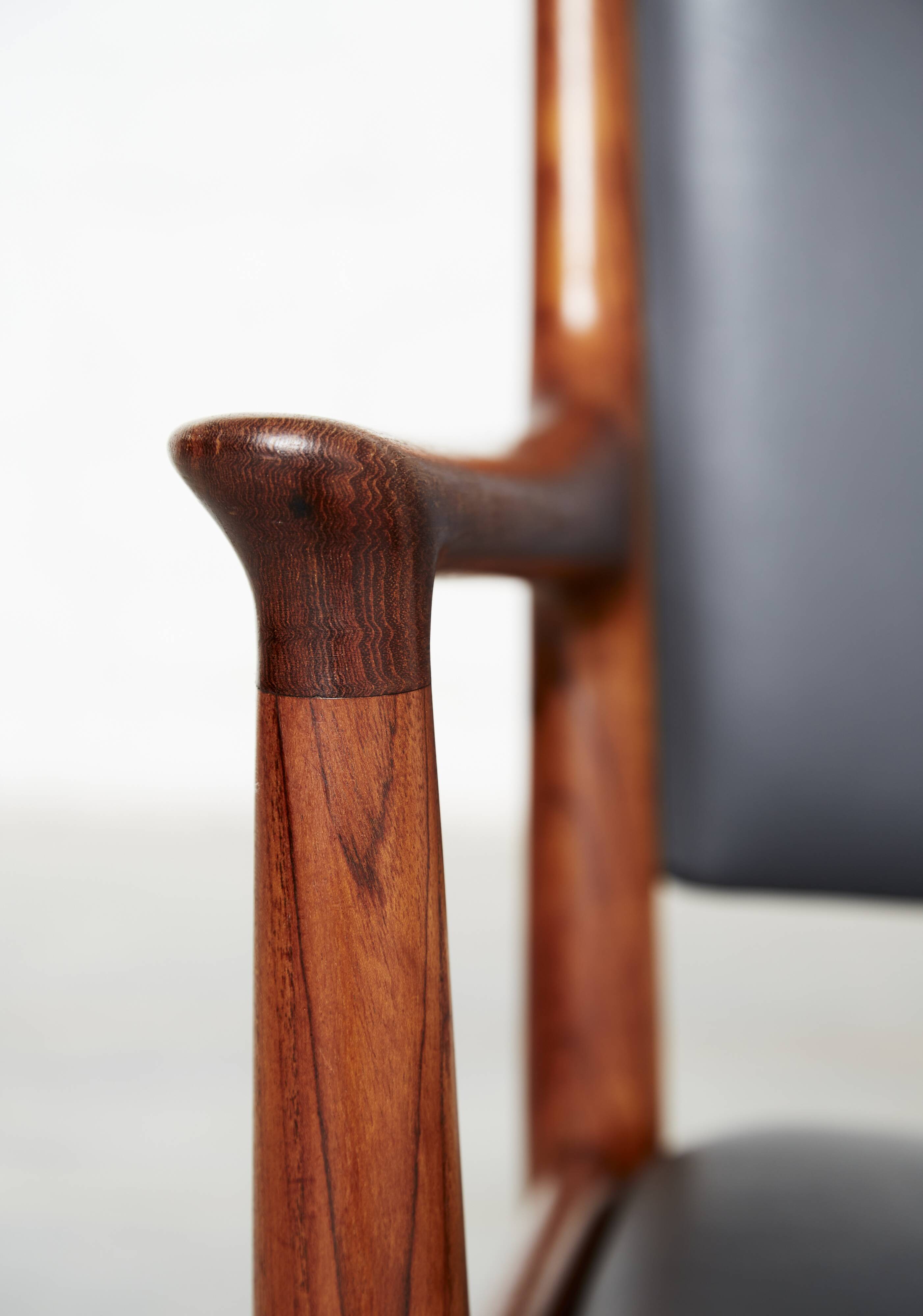 Hans Wegner JH-513 armchair for Johannes Hansen