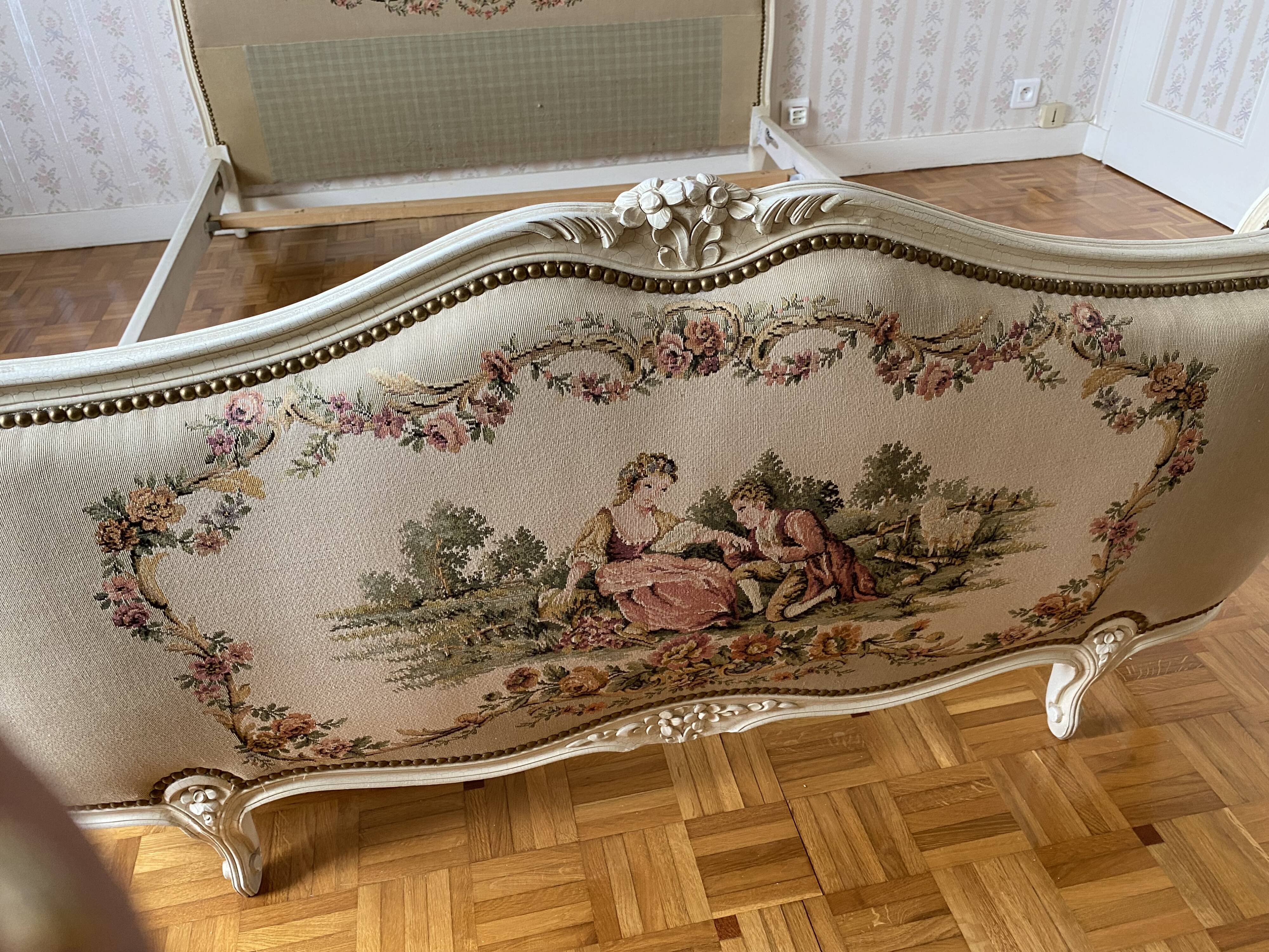 Romantic upholstered Louis XV basket bed