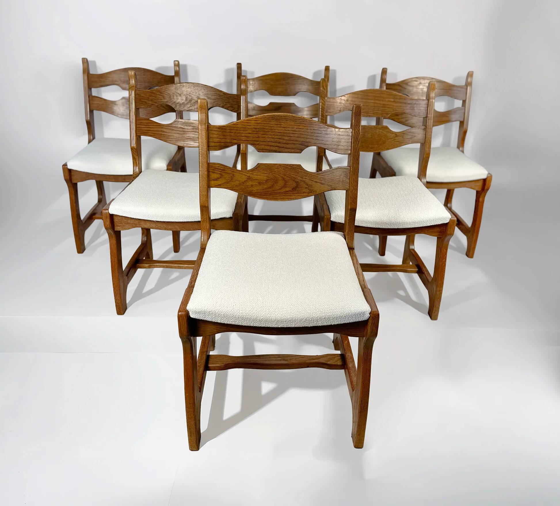 Set of 6 Belgian brutalist oak dining chairs, 1970s.