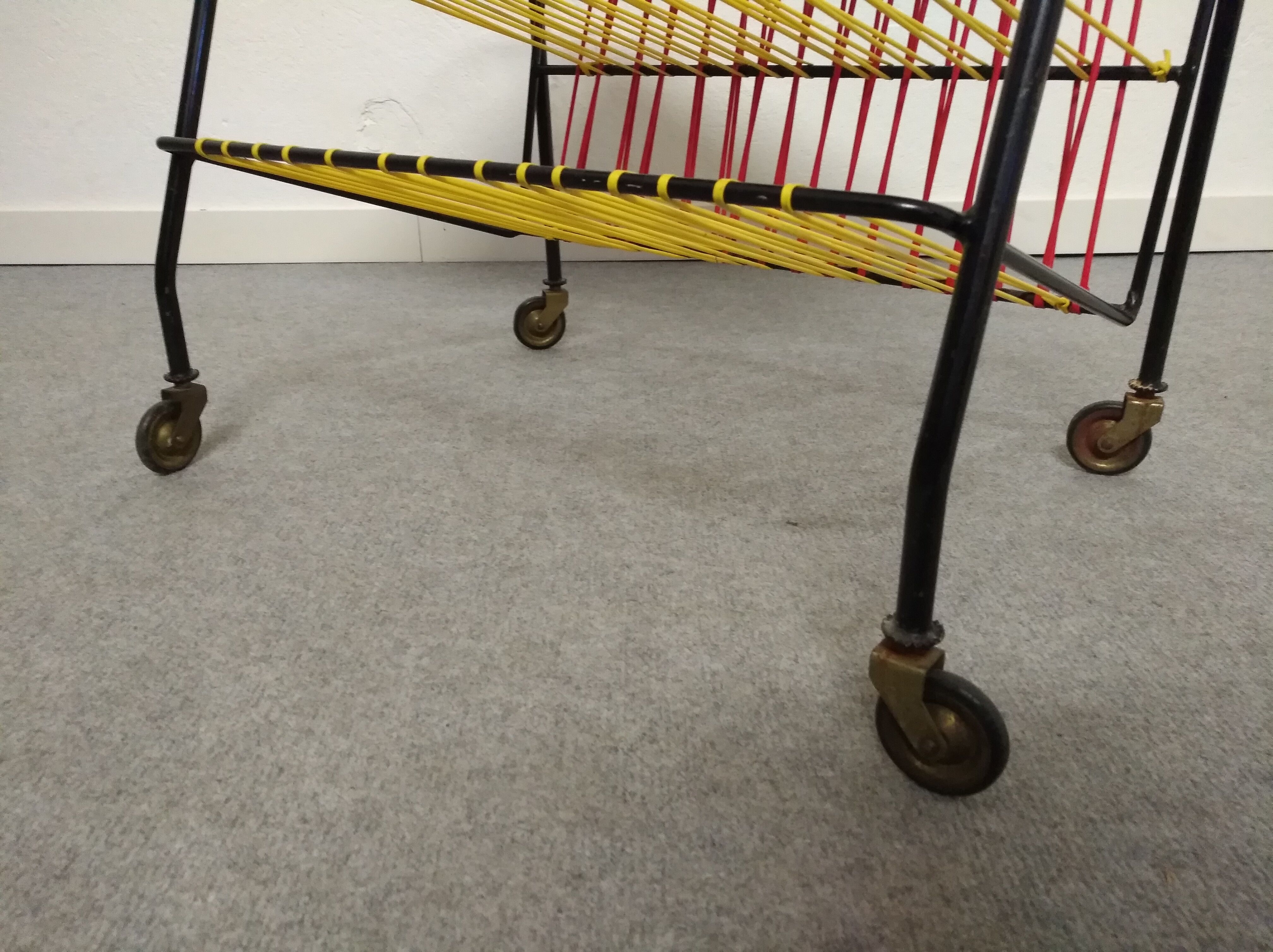 Scoubidou table of the 50s/60s