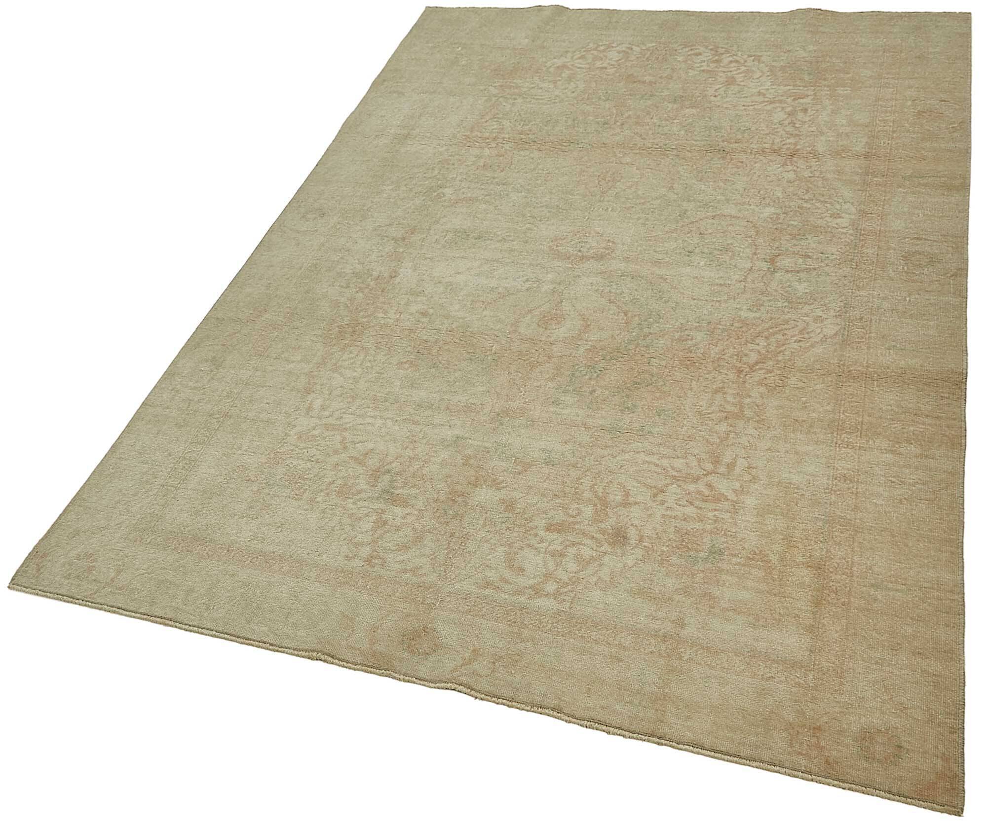 Turkish Vintage Anatolian Rug 136 cm x 210 cm