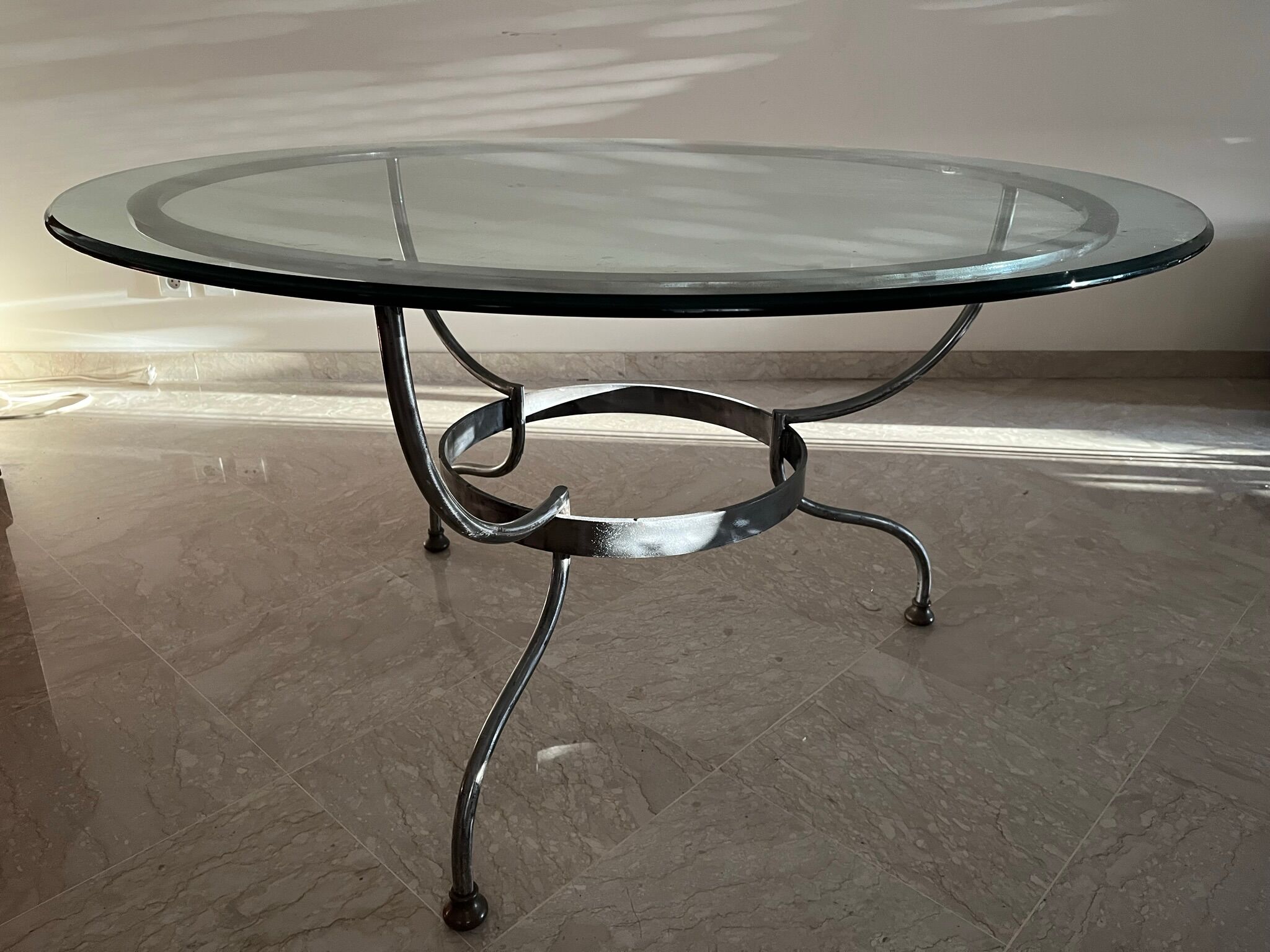 Set dining table and 4 matching chairs