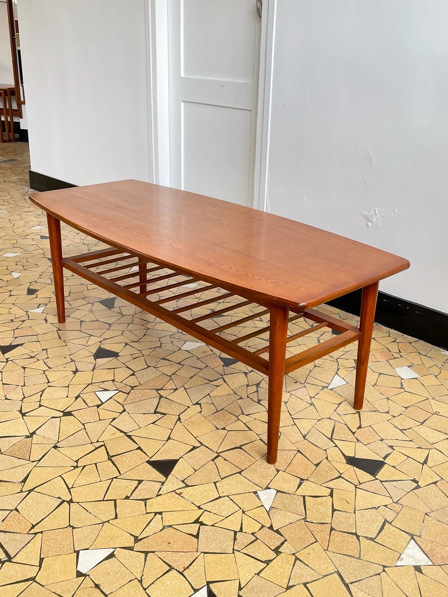 Coffee table feet spindles 120cm