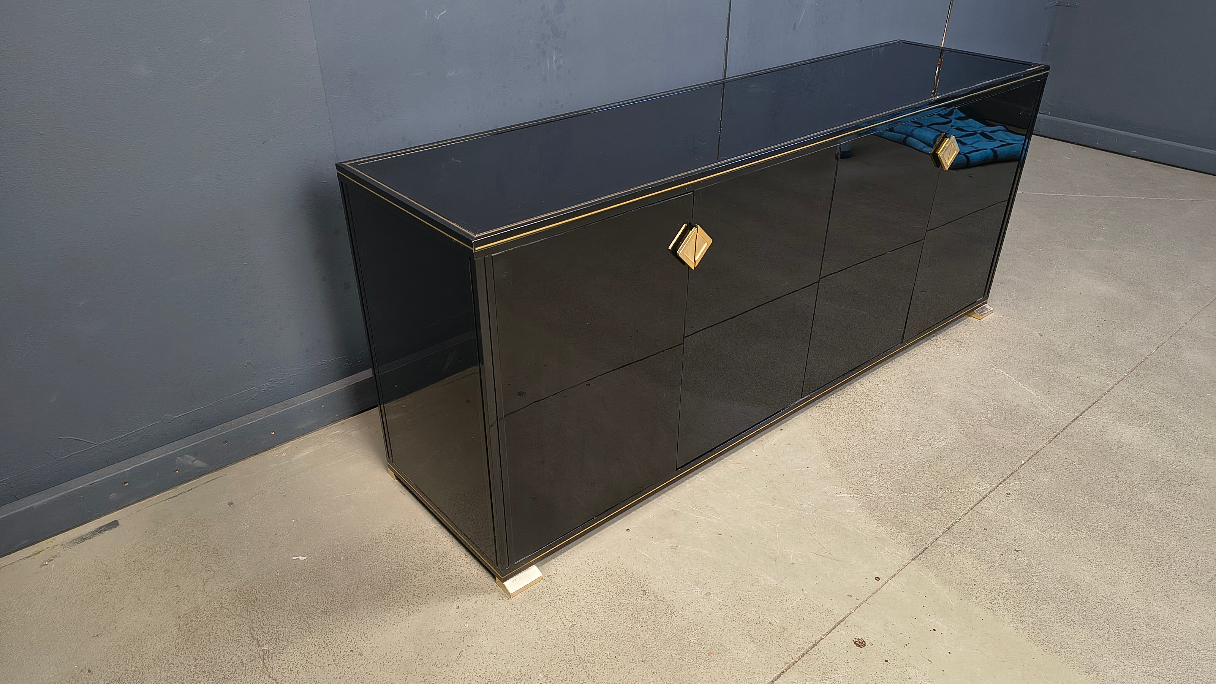 Enfilade en laiton et laque par Pierre Vandel, années 1970