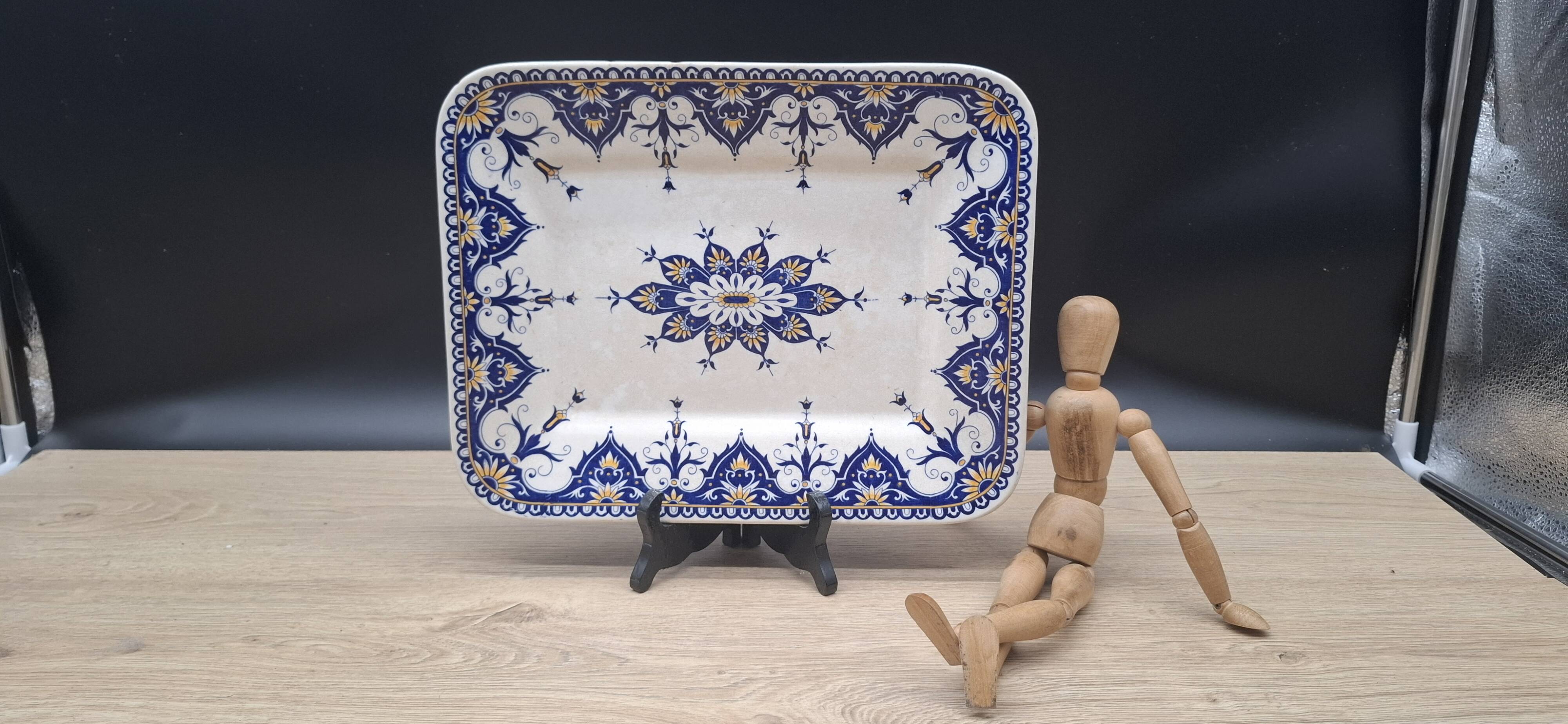 Antique Sarreguemines earthenware dish, Cluny model, 19th century