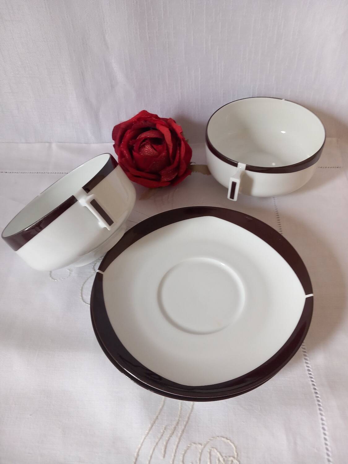 Lunch duo cups and saucers in Limoges porcelain by Lafarge.