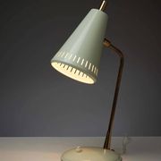Adjustable table lamp in patinated brass and green metal