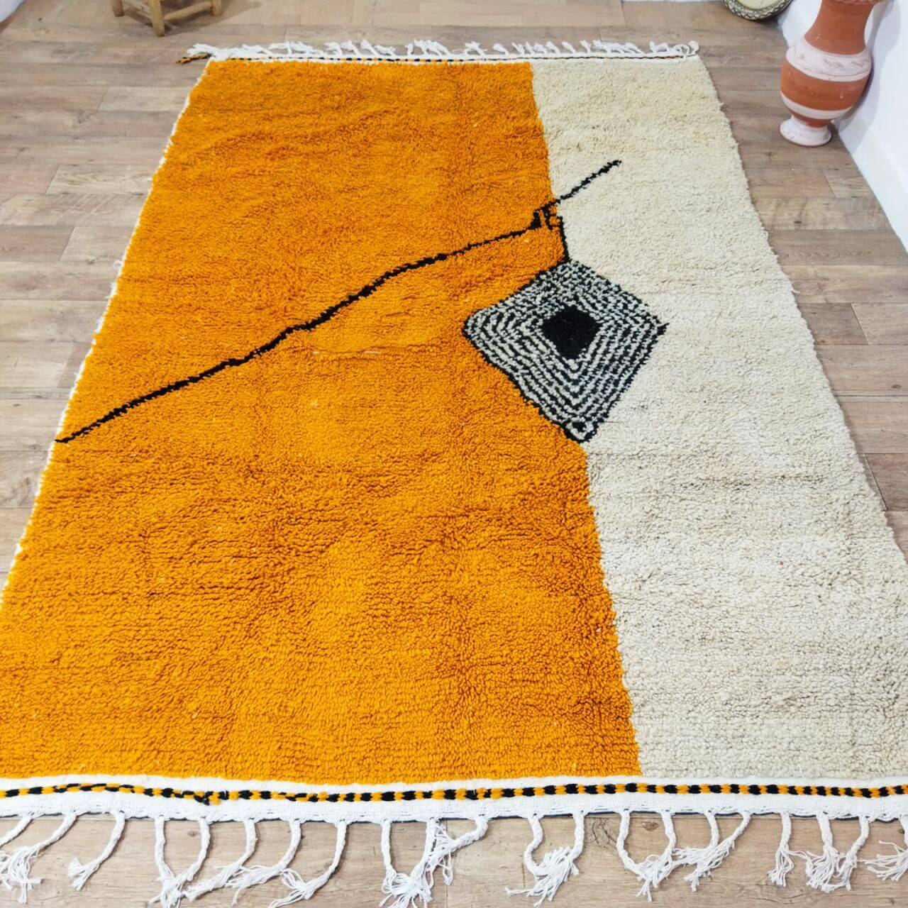 Handmade wool Berber rug 275 X 182 CM
