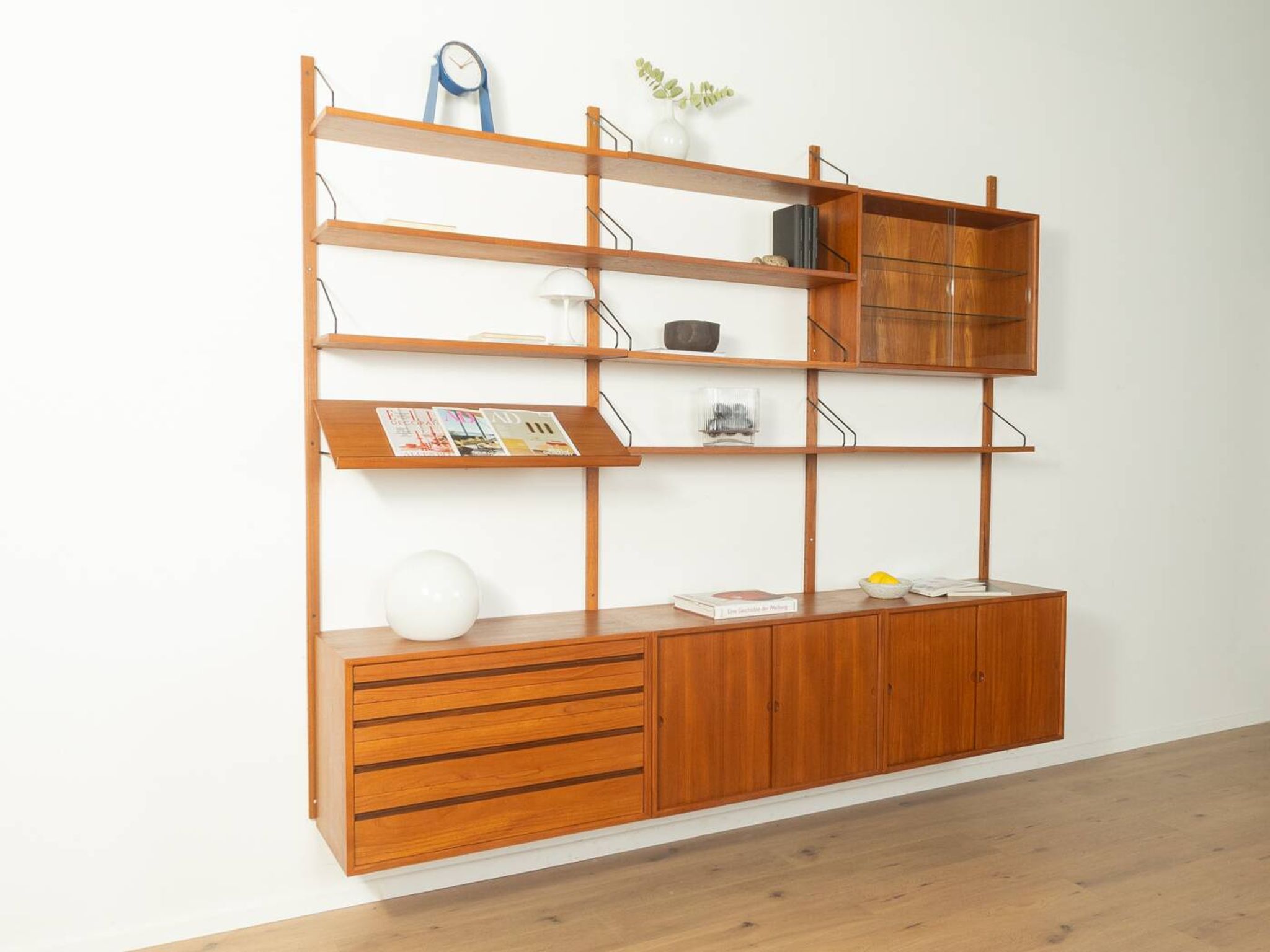 Classic shelving system from the 1960s in teak veneer by Poul Cadovius for Cado