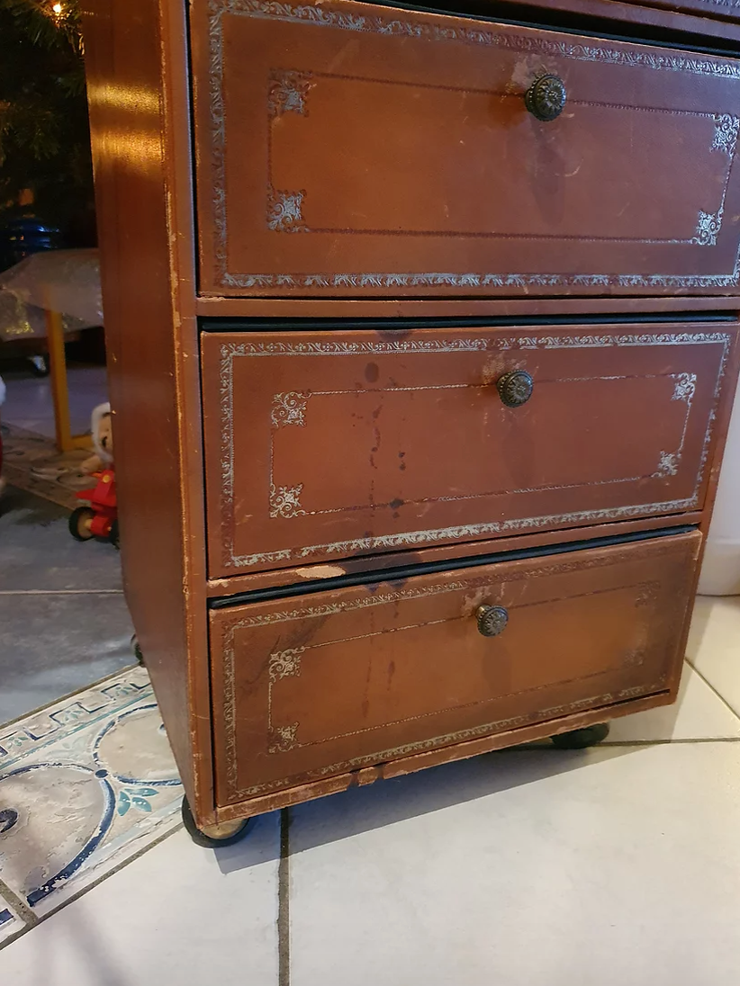 Five-drawer leather carder