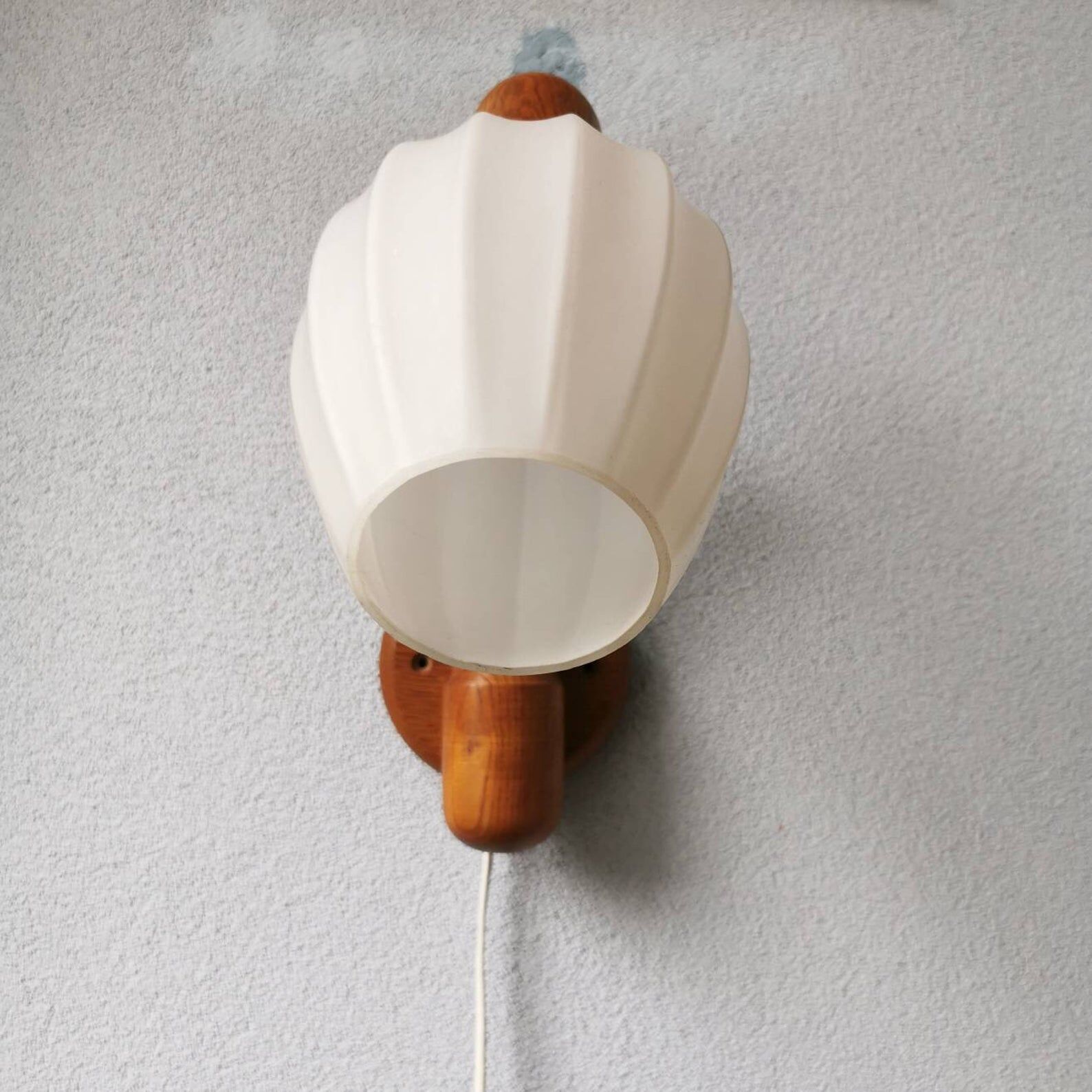 Apply with 1970 pleated glass blind