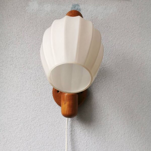 Applique avec abat-jour en verre plissé 1970