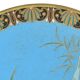Plat rond en émaux cloisonnés sur cuivre montrant un oiseau dans un paysage