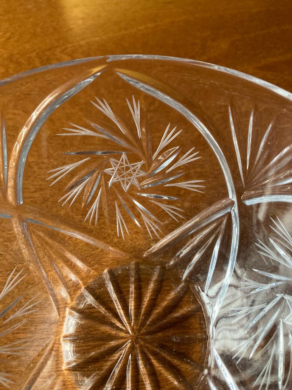 Pinwheel cut crystal bowl - bowl - empty pocket