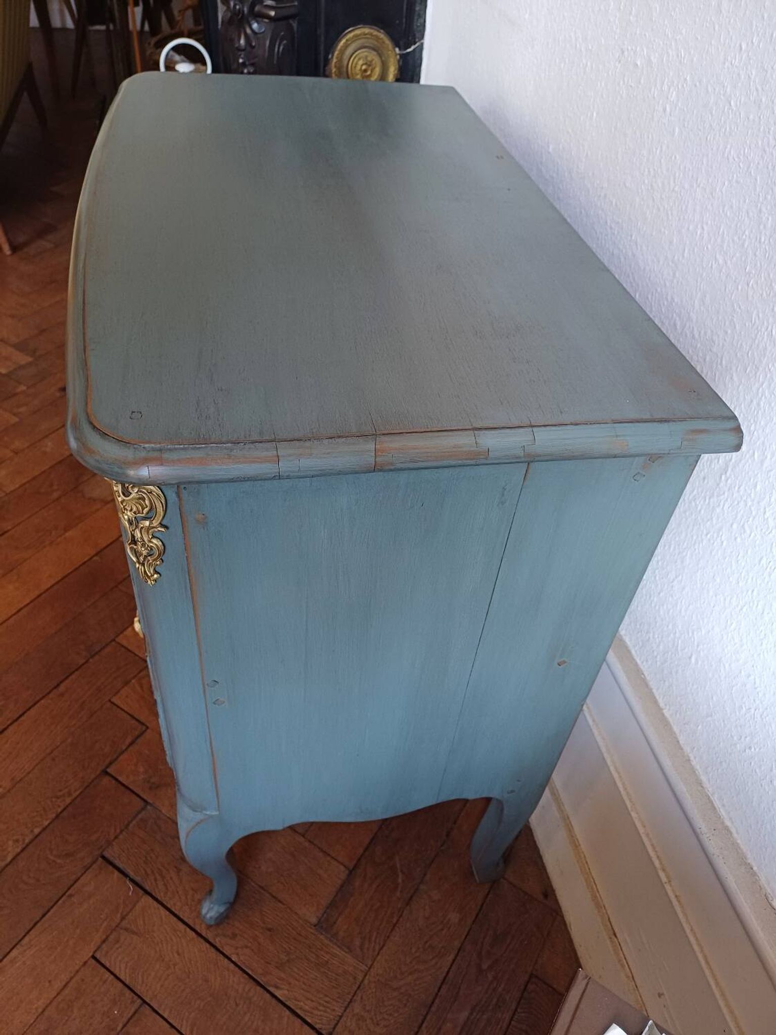 Regency style patinated bedroom chest of drawers with 2 drawers