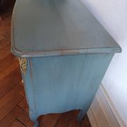 Regency style patinated bedroom chest of drawers with 2 drawers