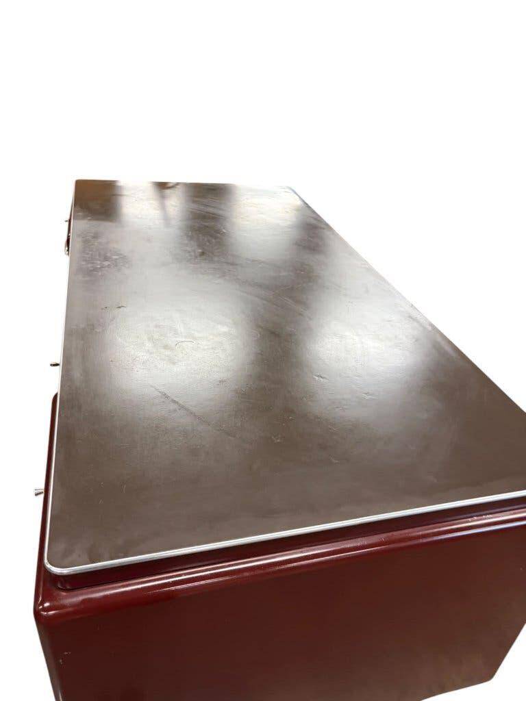 Bureau vintage en métal bordeaux Ahrend / Bureau Oda Prominent