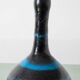 Vase en faïence bleue et noire 'Gambone'
