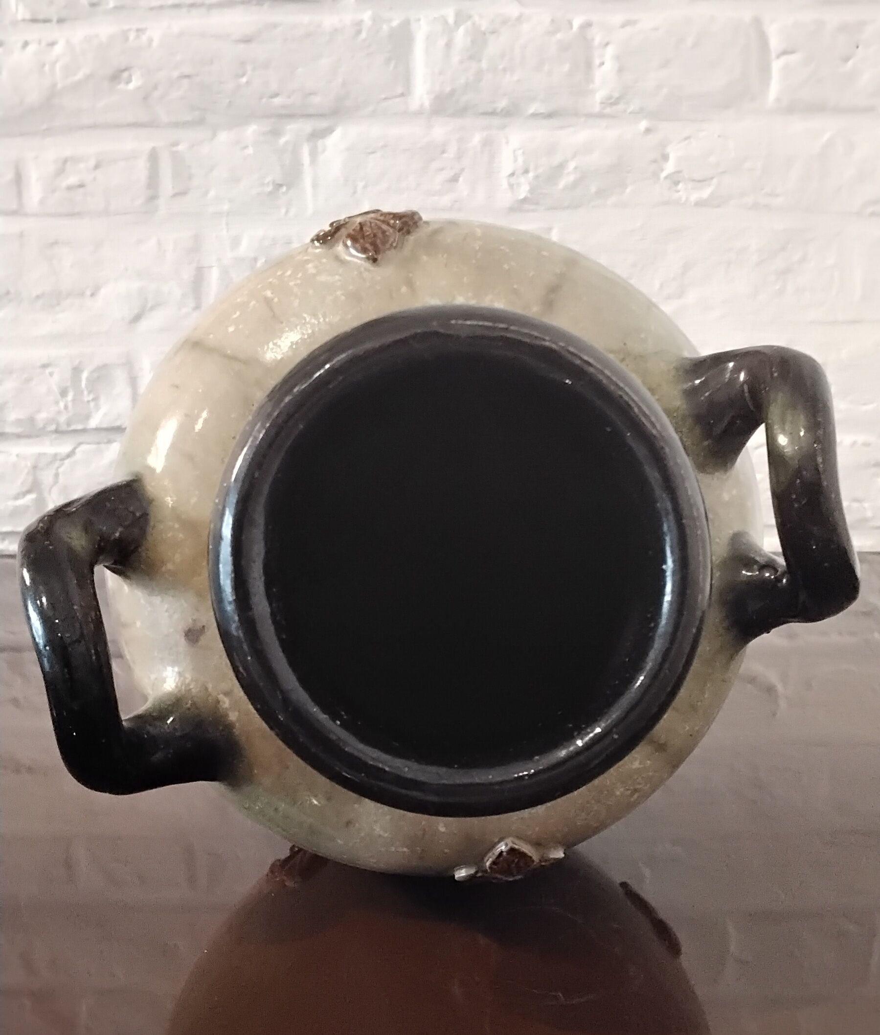 Vase with handles in Guérin sandstone