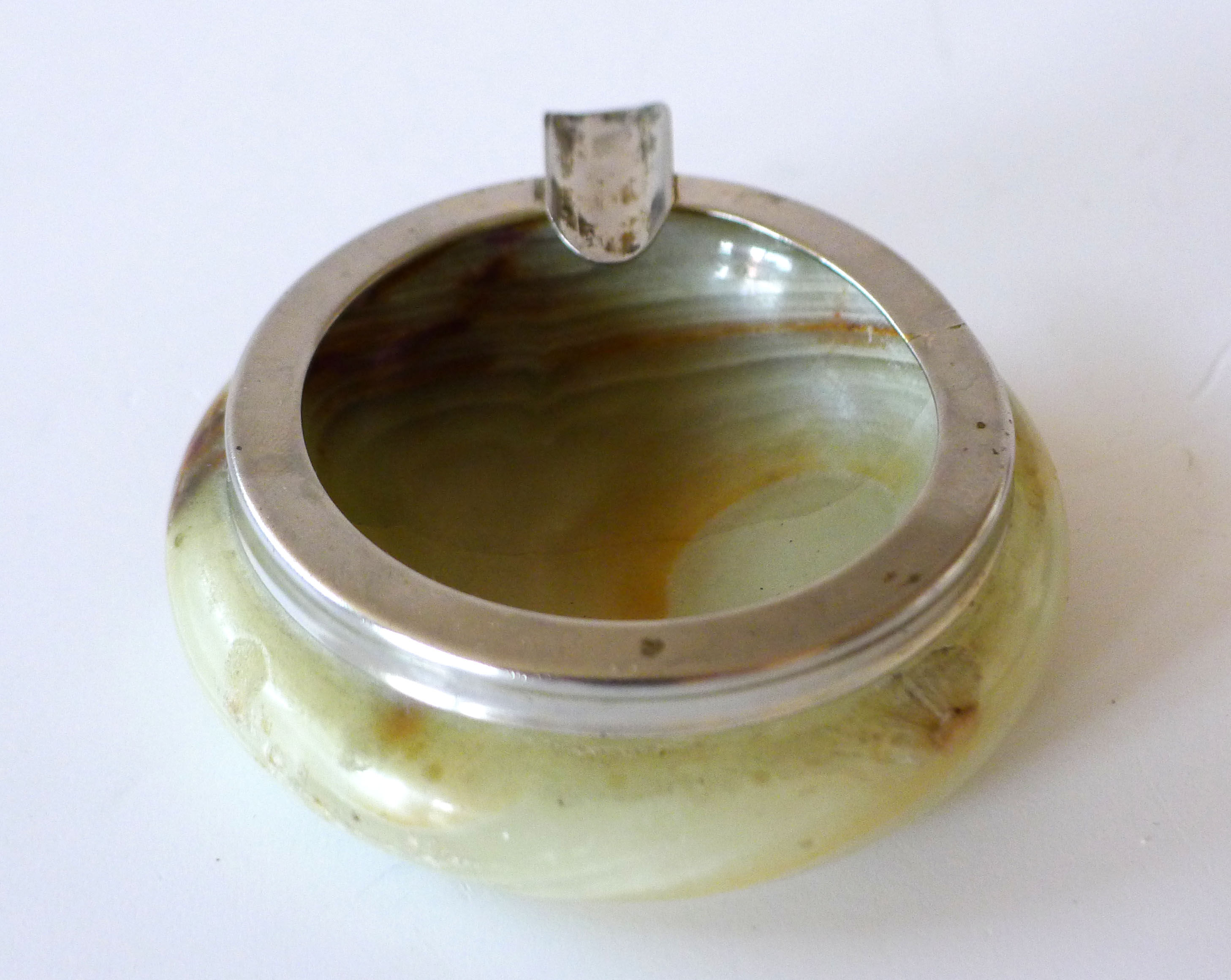 Ashtray in onyx