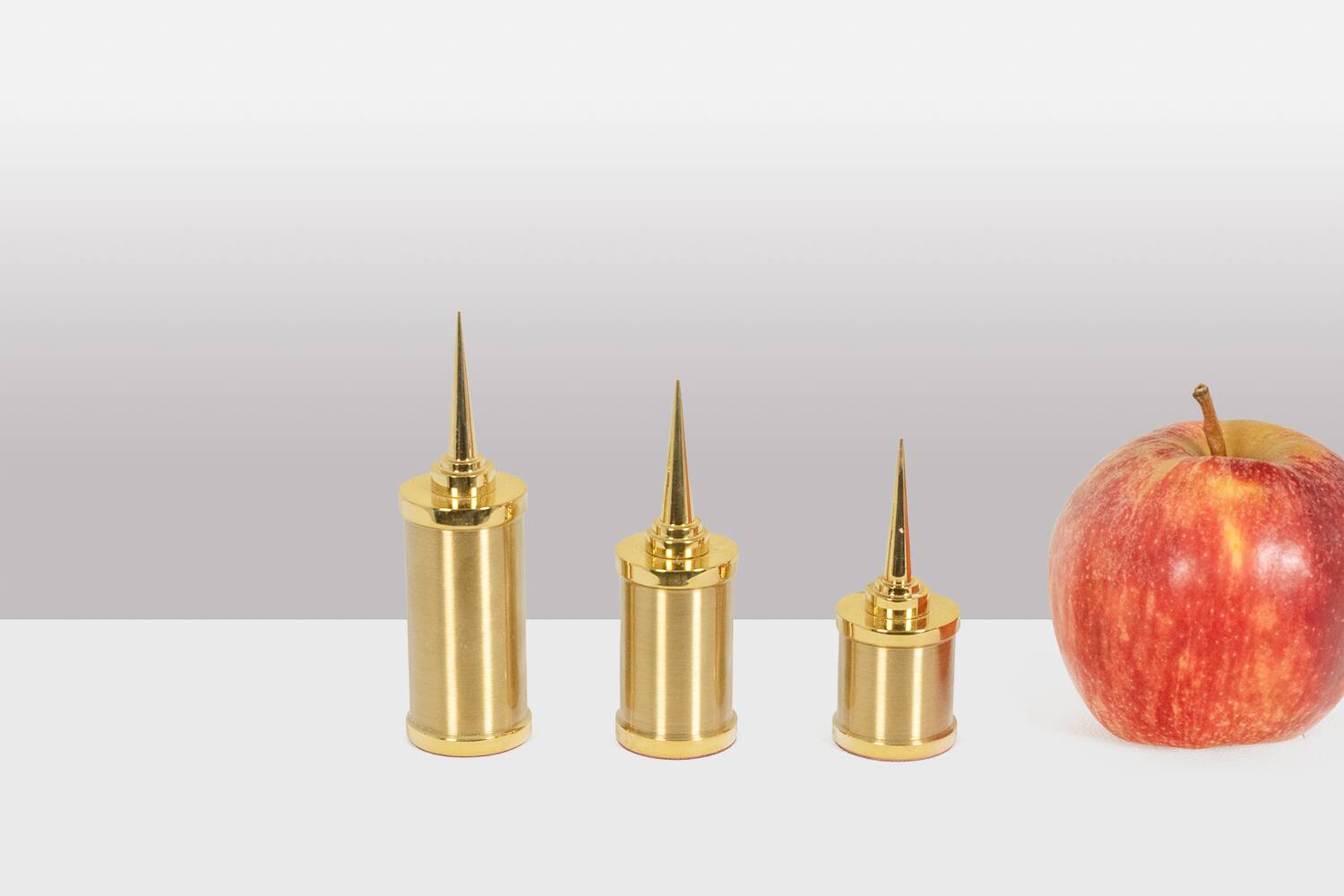 Set of 3 candlesticks in gilded brass. Work of art craftsman.