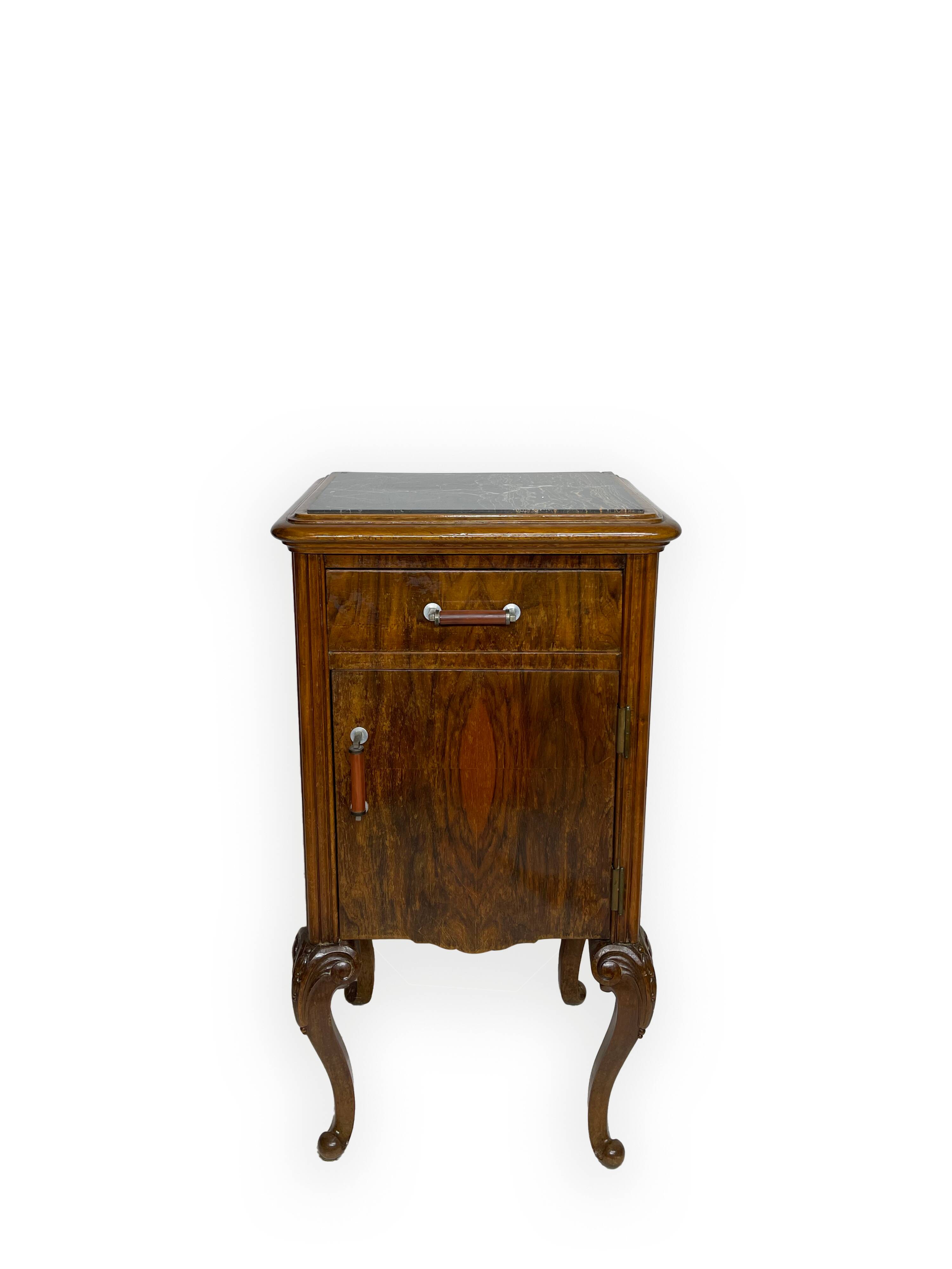 Tables de chevet italiennes en noyer, années 1930/1940