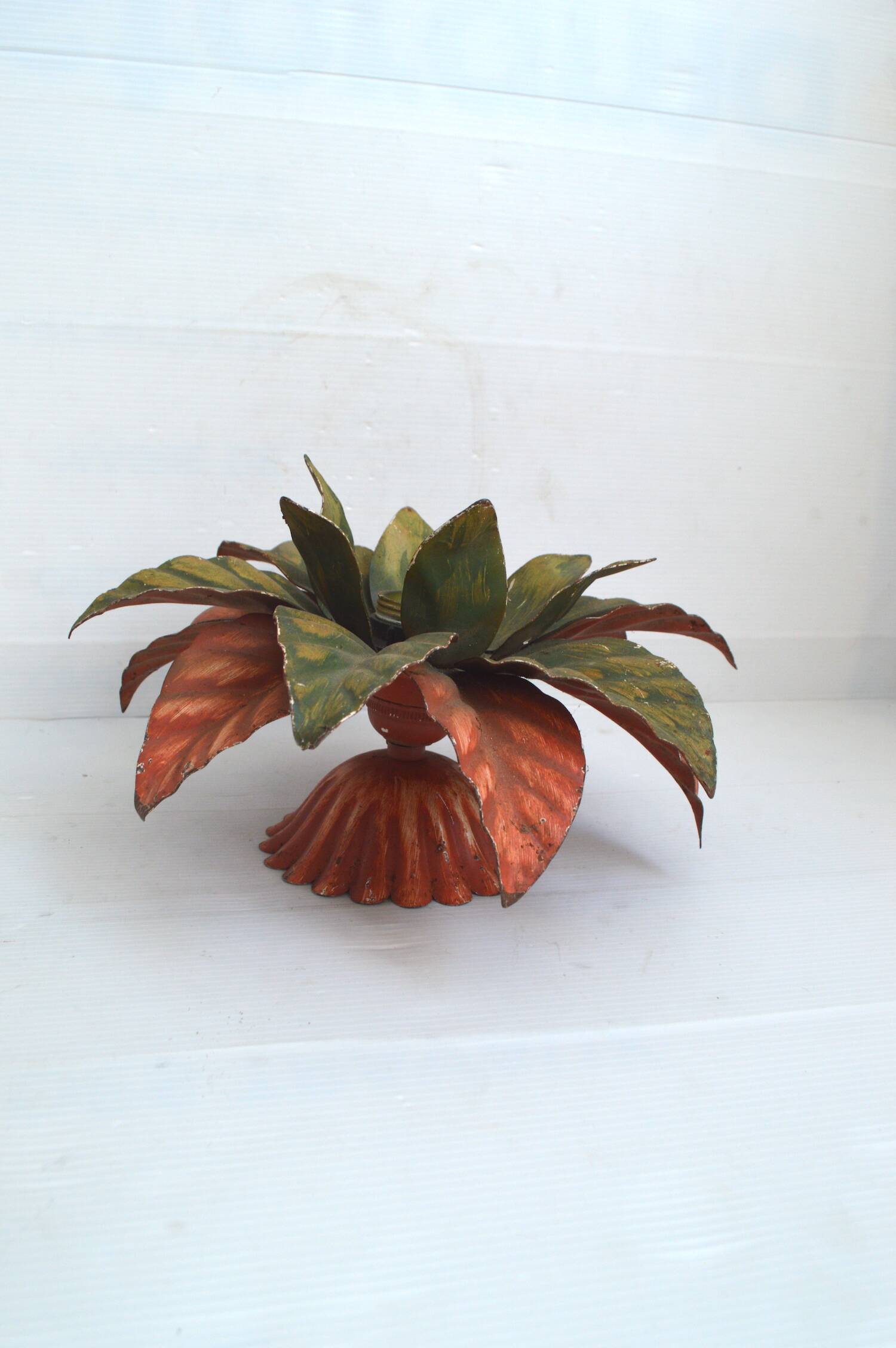 Metal flower wall light