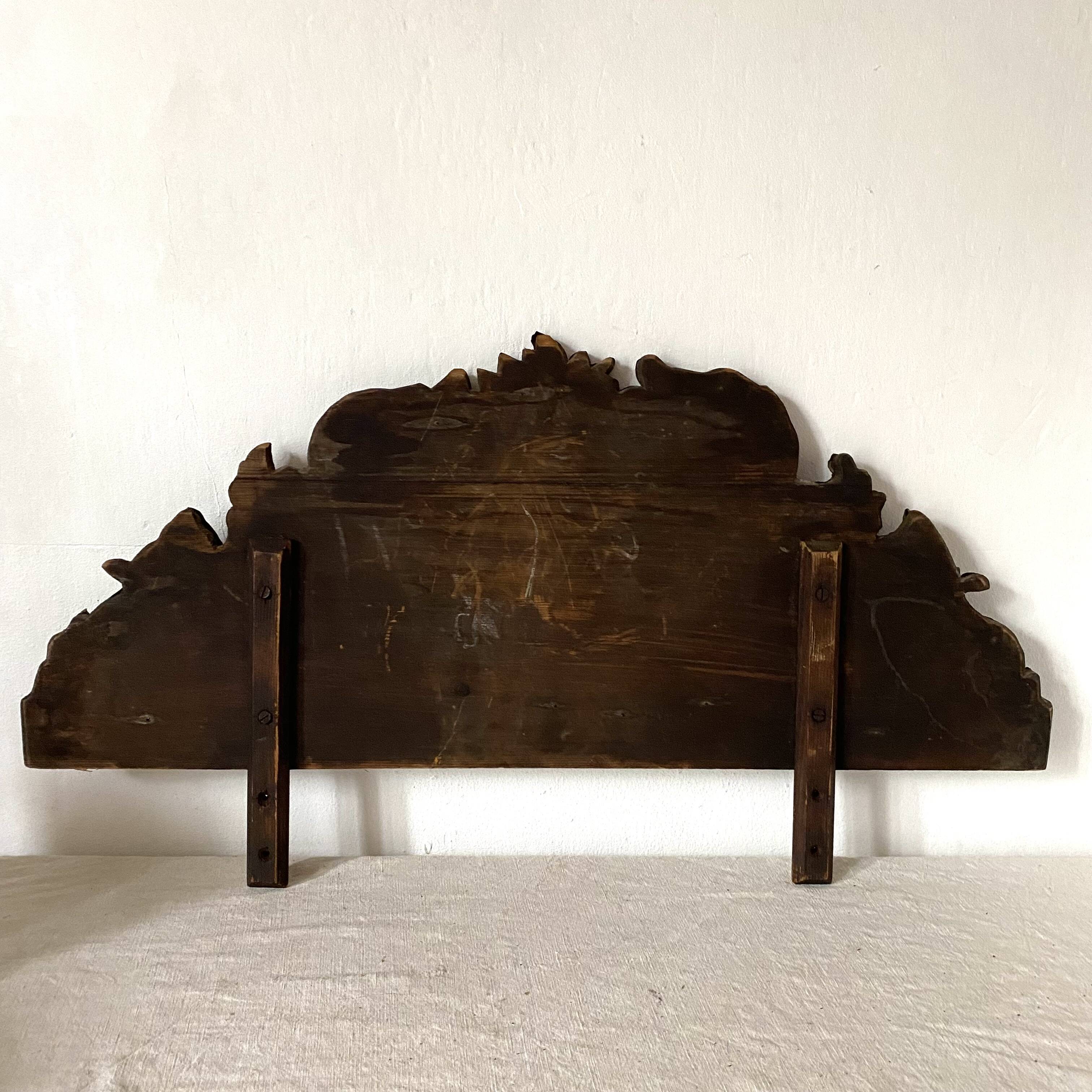 Pediment in blackened wood and 19th century embossed gilded metal foil