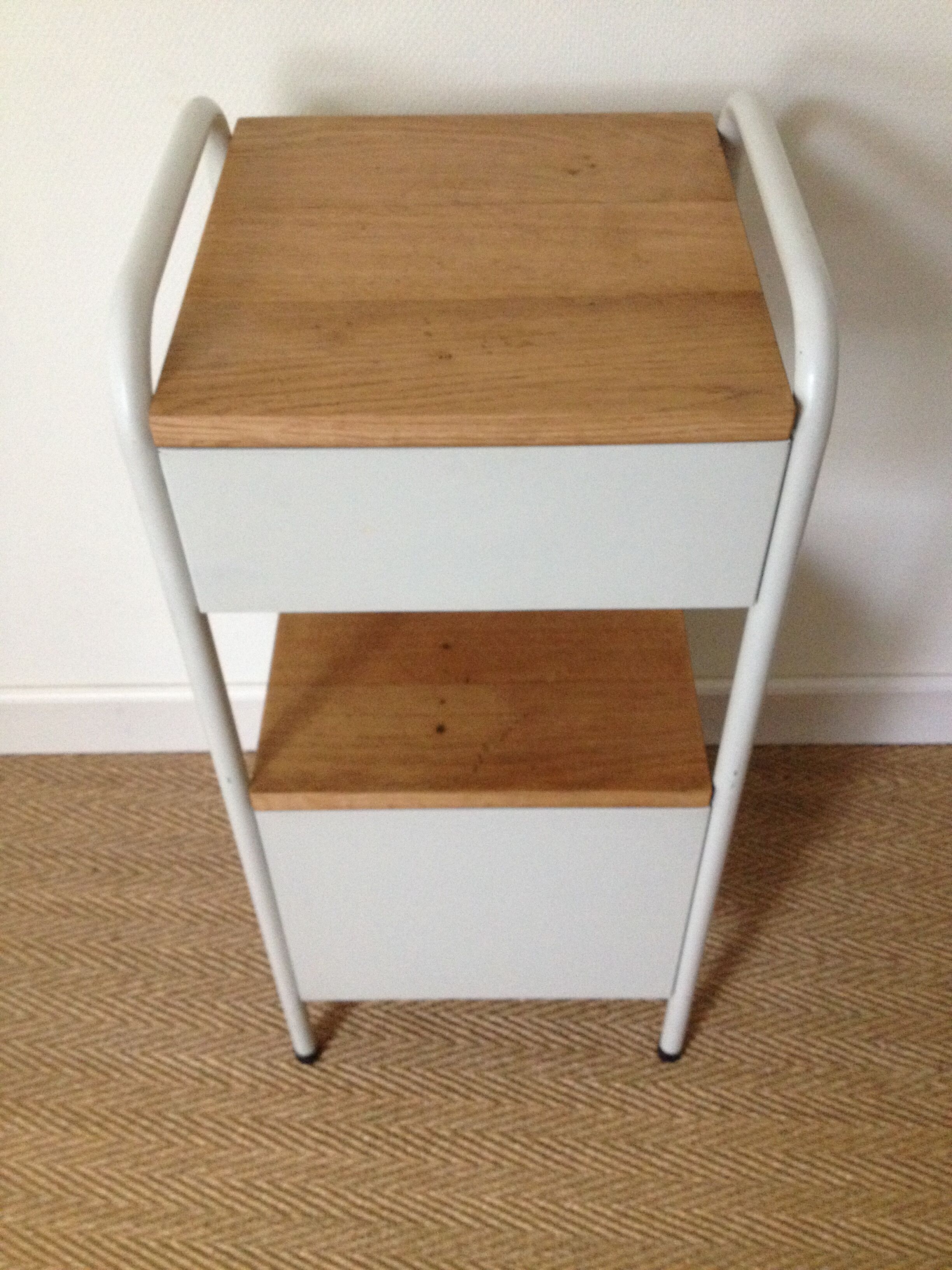Meuble d'appoint industriel