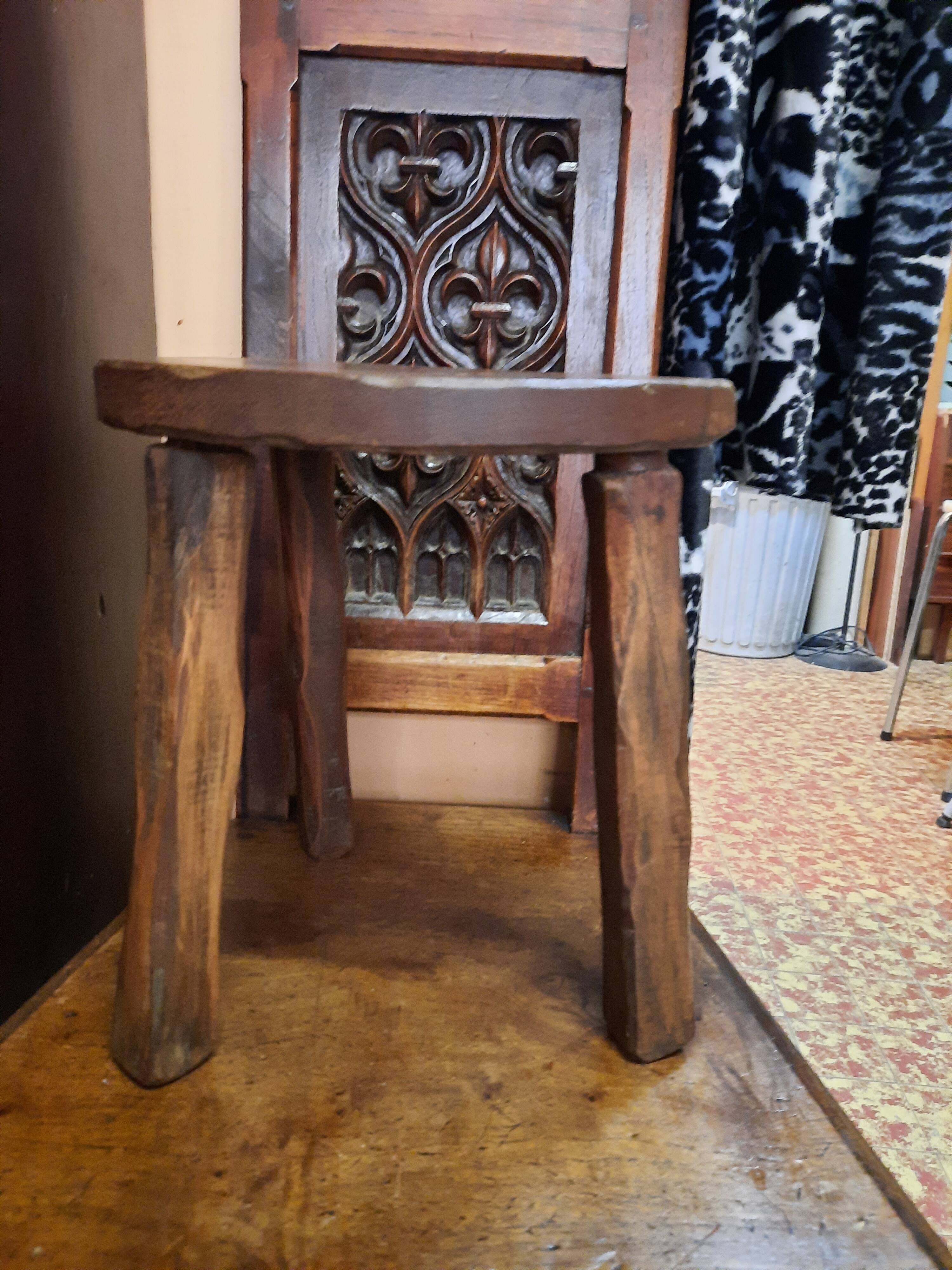 Tripod stool
